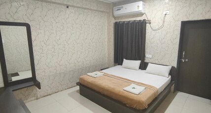 Hotel Vaibhav Room Type - Deluxe Double Bed Ac