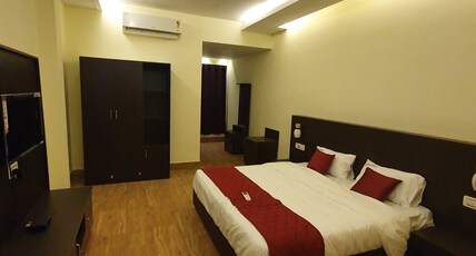 SRI LAKSHMI PALACE A/C Room Type - Deluxe SRI LAKSHMI PALACE A/C Room Type - Deluxe