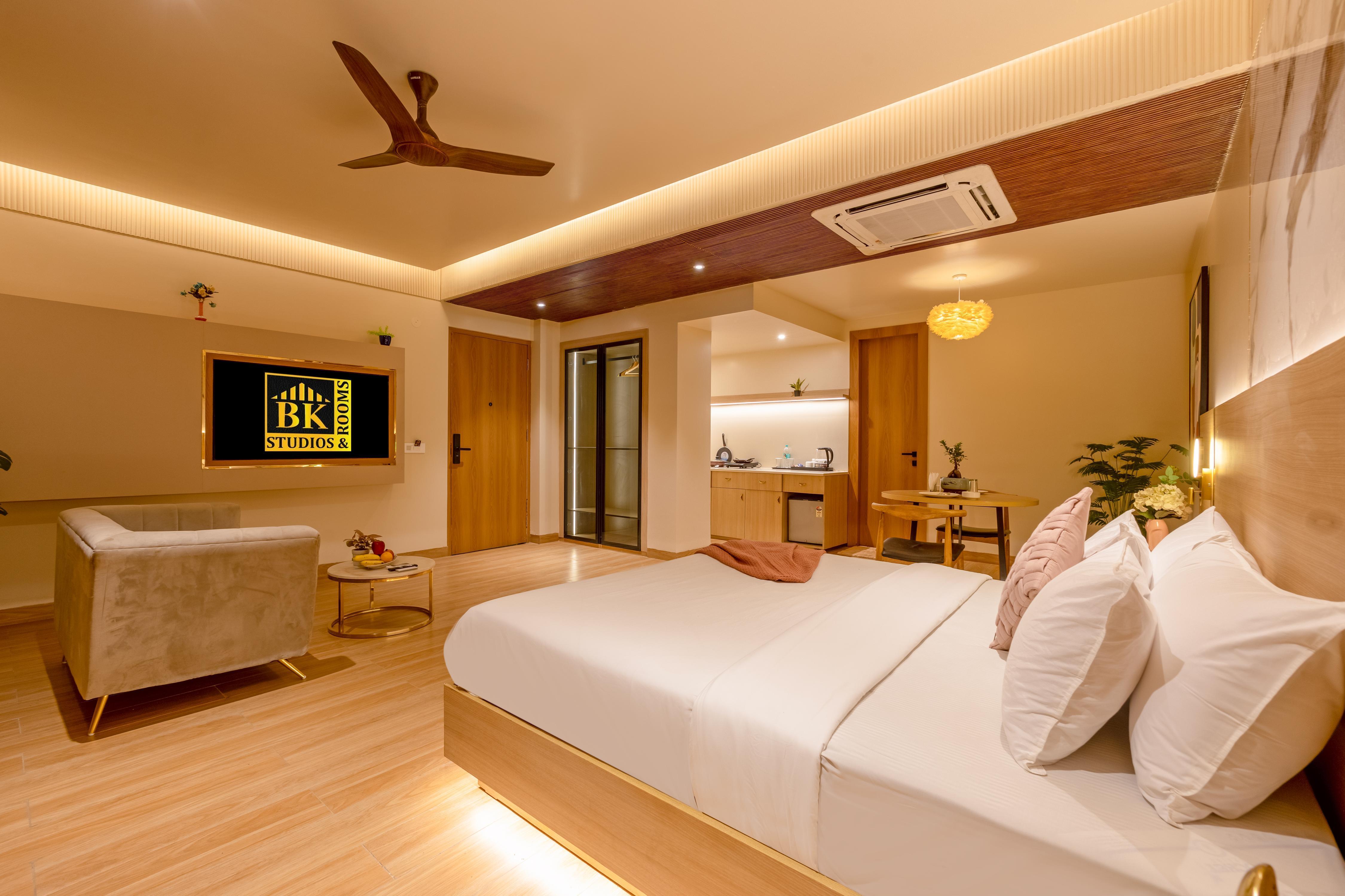 BK STUDIO Rooms near Huda City Center - Tap to explore photos