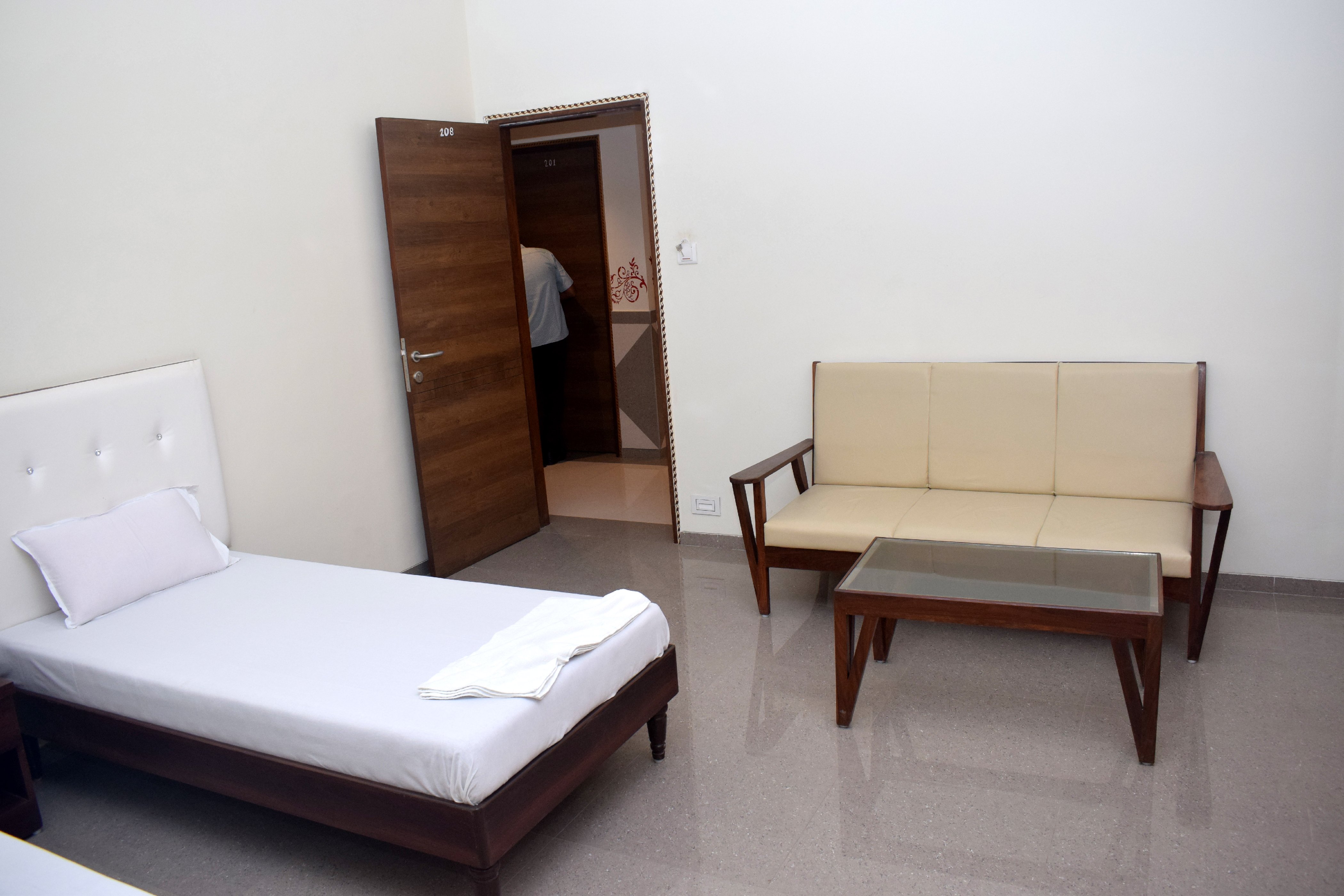 Hotel Sai Grand Room Type - Super Deluxe Room
