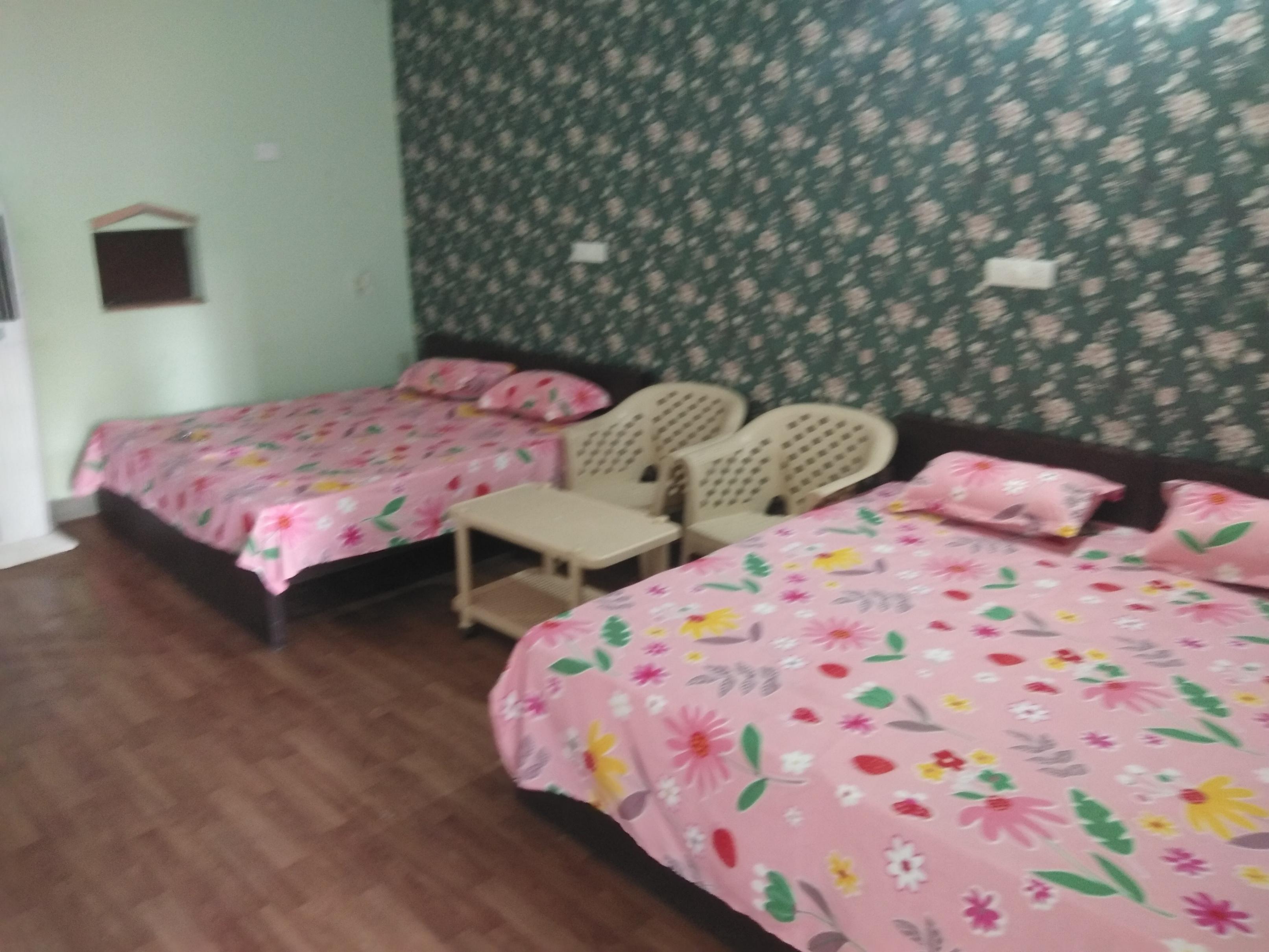 Dream Homestay | Rooms & Restaurant Room Type - AC 5 BEDED ROOM