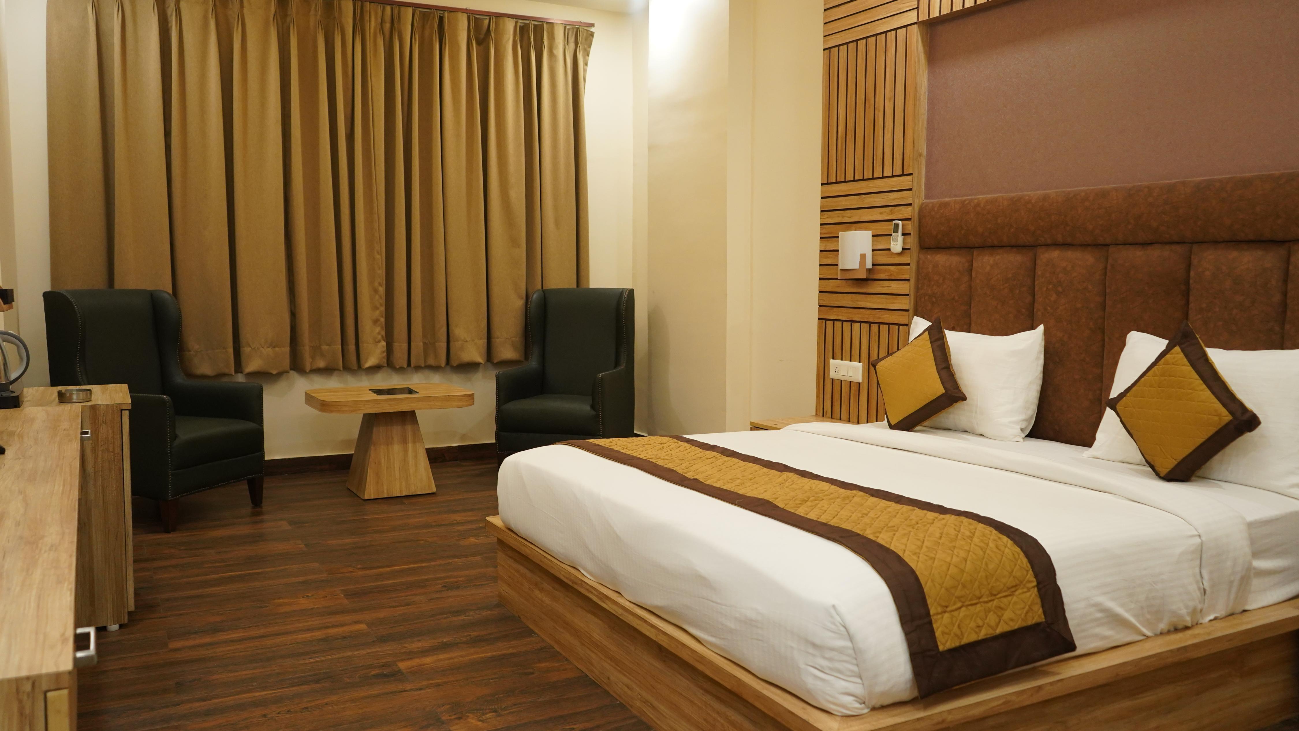PARAS INN Room Type - Superior Room, 20 Percent Off On Food Bill, Free Wifi, Couple Friendly
