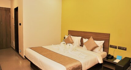 HOTEL REGENTS Room Type - PREMIUM KING ROOM