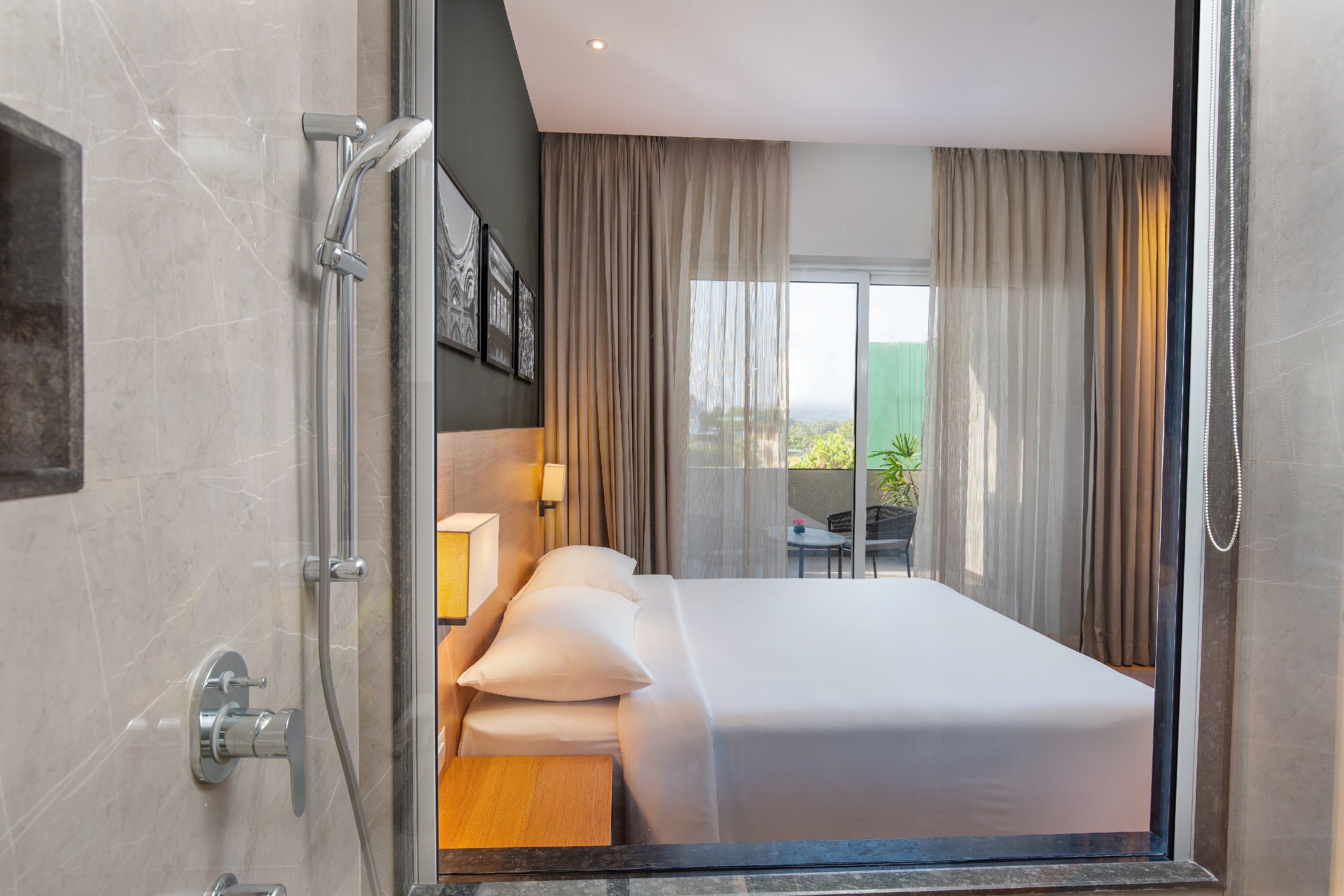 Park Inn by Radisson Gwalior Room Type - Deluxe Room with Balcony 