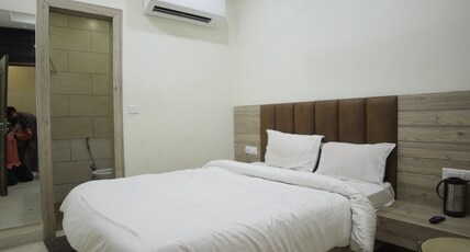 Hotel Shri Ram Residency Room Type - Deluxe