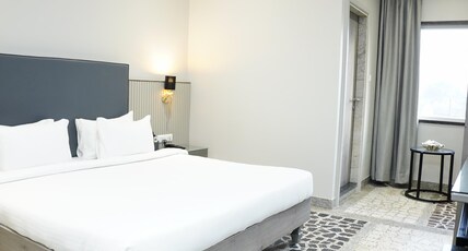 EXPRESS 11 HOTEL Room Type - SUPERIOR AT B-BLOCK