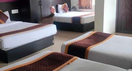 Yuvraj Galaxy Inn Room Type - 6 Beds with AC