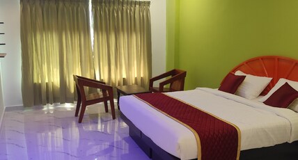 Hotel Rajeswari International Room Type - Deluxe Double Room Hotel Rajeswari International Room Type - Deluxe Double Room
