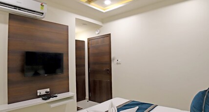 Hotel Priya Palace Room Type - Deluxe Room