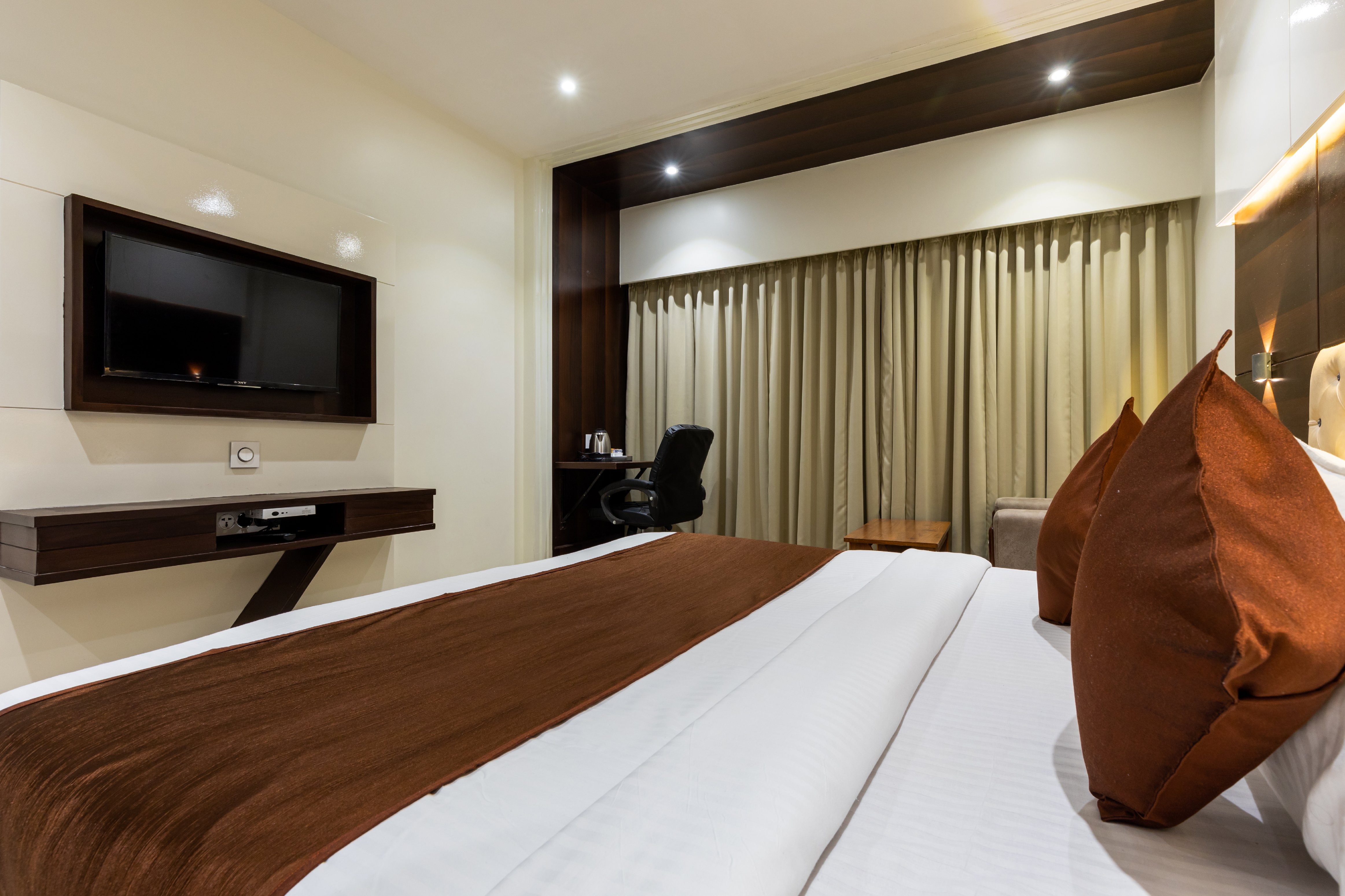 Hotel President - Tap to explore photos