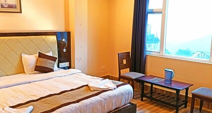 Garden Retreat Hotel Room Type - Deluxe Room (View)