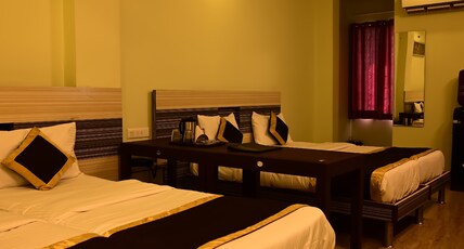 Hotel Comfort and Terrace Lounge Room Type - Family 4 Beds Room