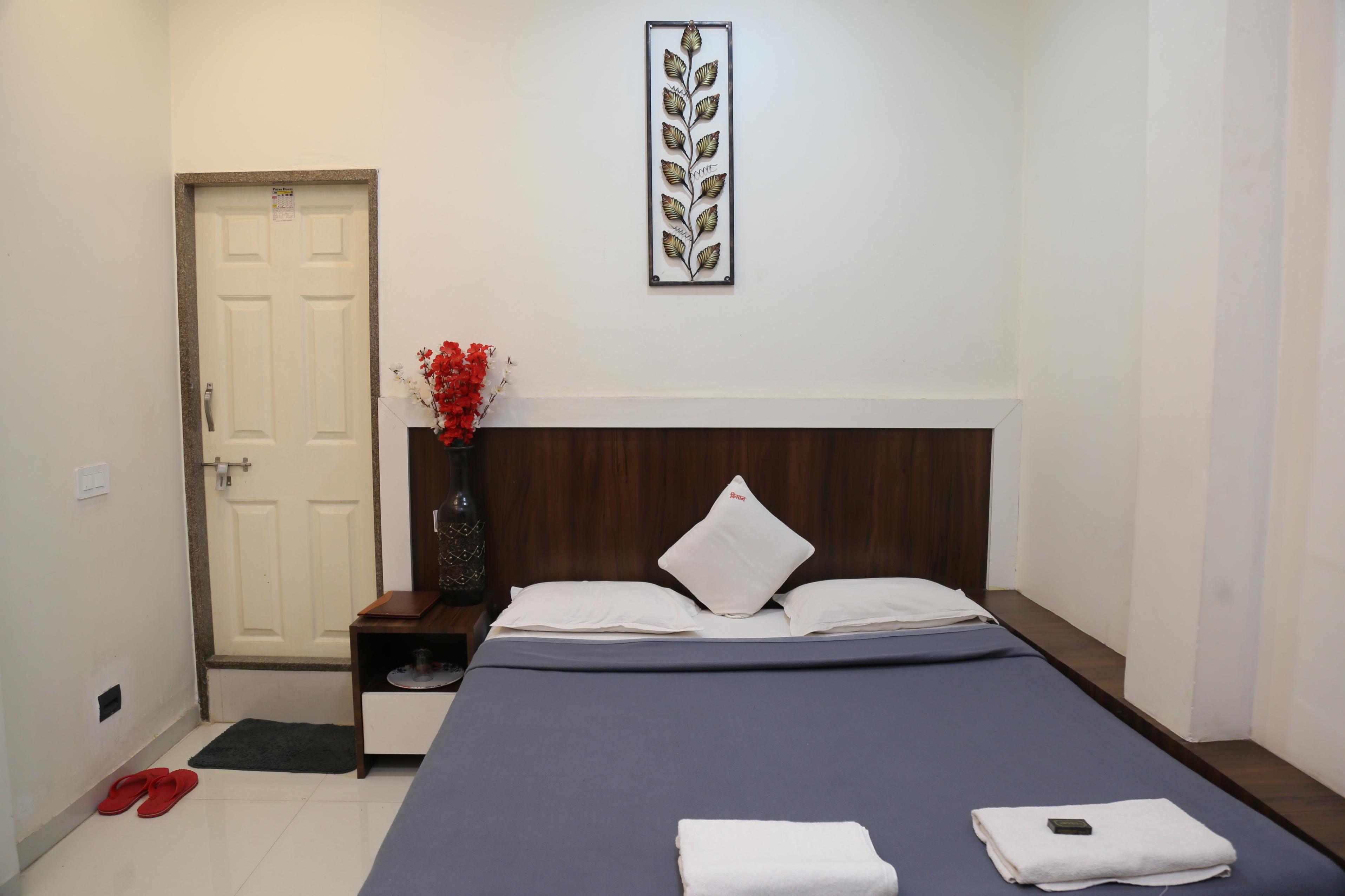 Hotel Kisan ( Restaurant Since 1943 ) Room Type - Deluxe Non Ac