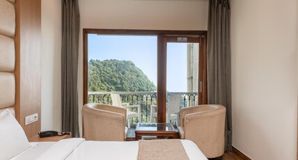 Shining hills by Lawrence Hotels Room Type - Super Deluxe with Balcony and Valley View Shining hills by Lawrence Hotels Room Type - Super Deluxe with Balcony and Valley View