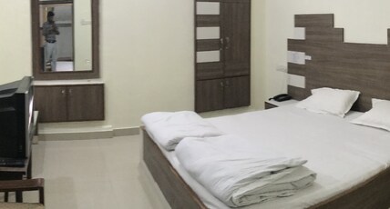 HOTEL TULSI PVT LTD Room Type - EXECUTIVE DELUXE ROOM