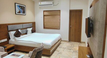 Hotel Damodar Room Type - Super Deluxe With Balcony