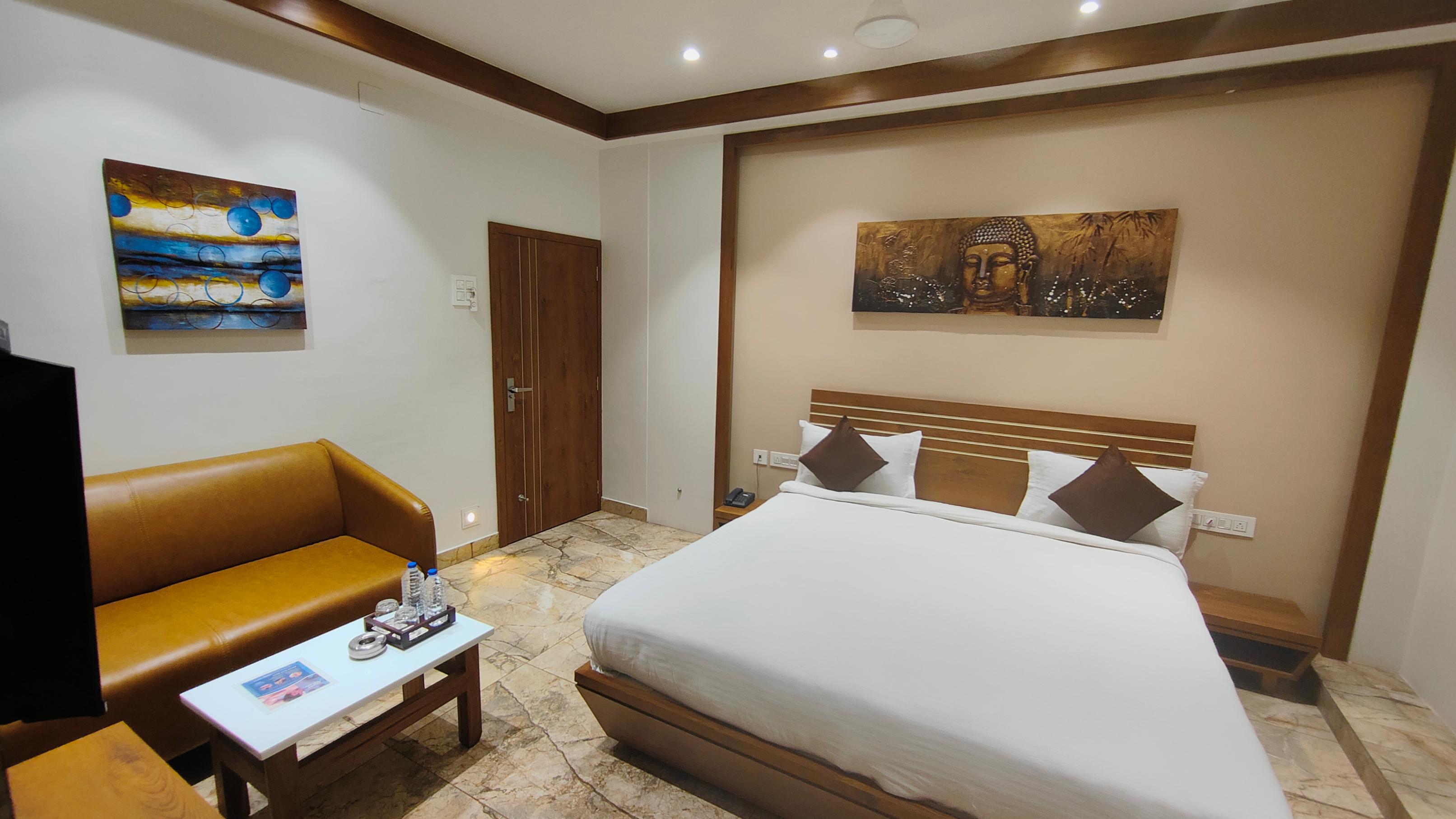 Hotel Damodar Room Type - Deluxe Room