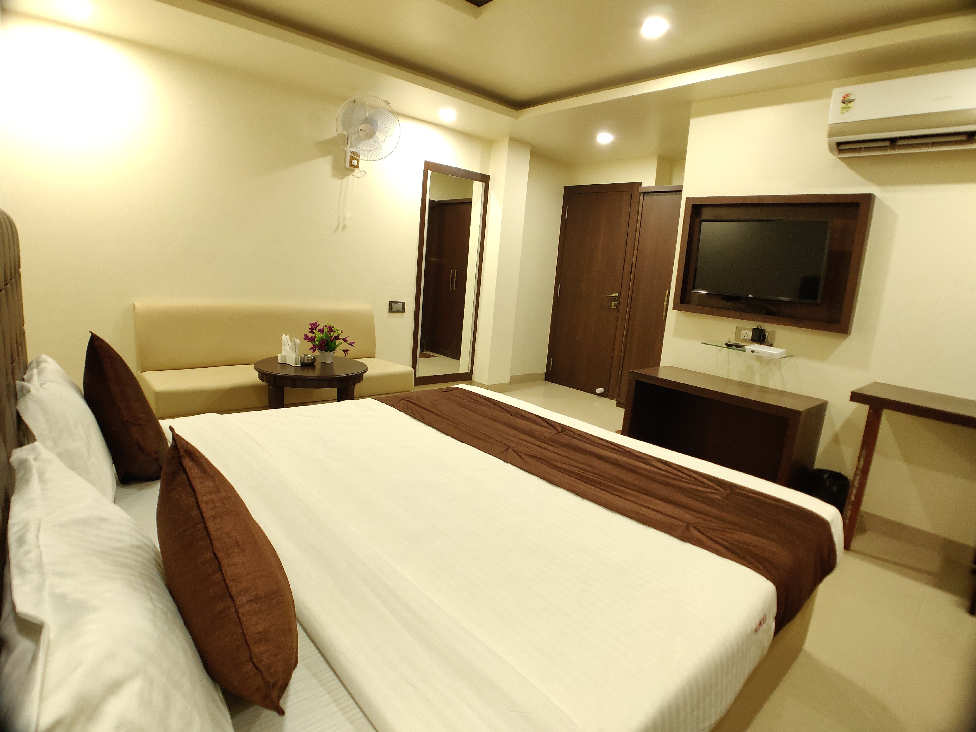 Hotel Jalsa (MP Nagar) - Tap to explore photos