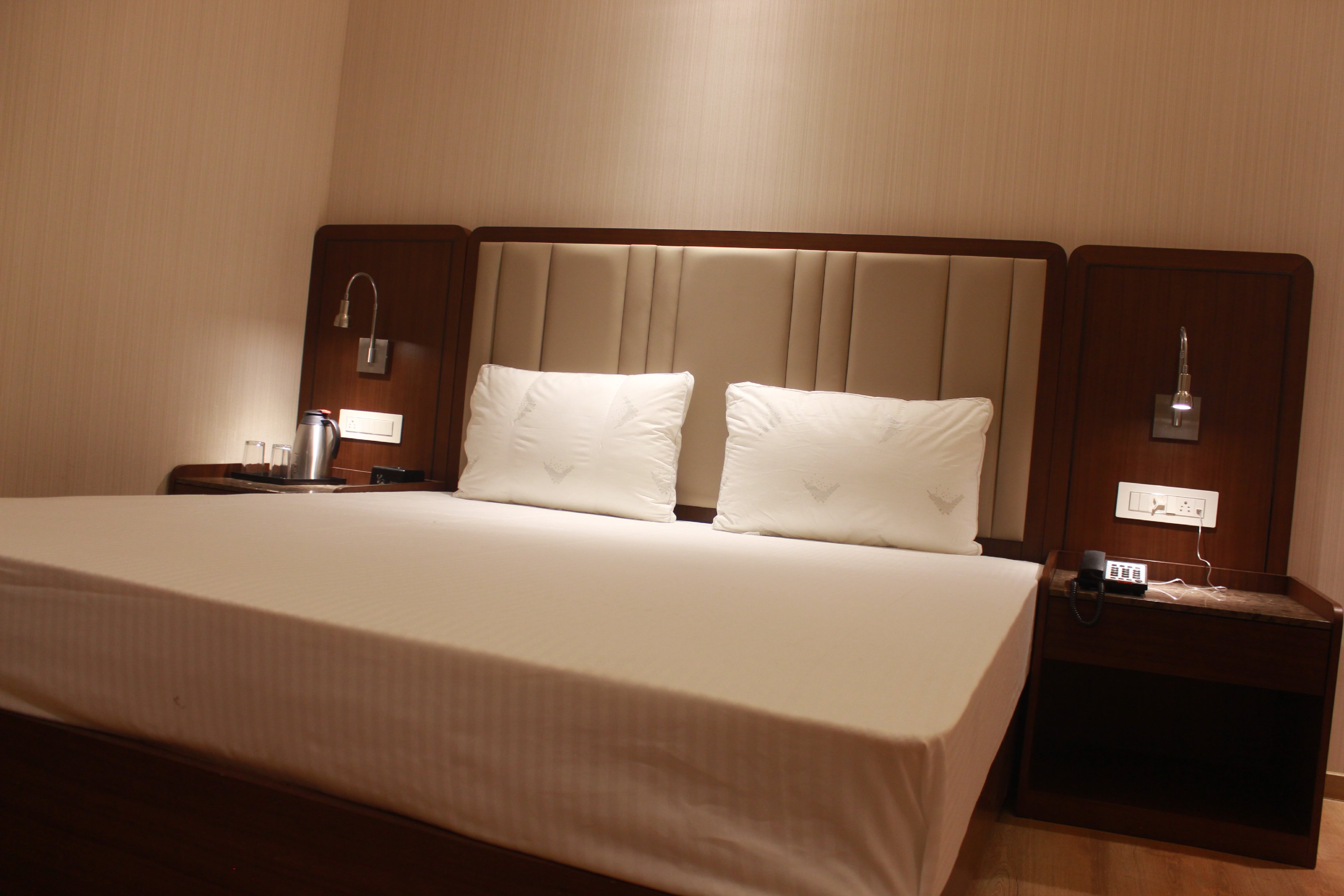 Hotel Rajhans Abhinandan - Tap to explore photos