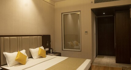 Hotel Rajhans Abhinandan Room Type - Presidential Suite