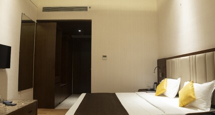 Hotel Rajhans Abhinandan Room Type - Royal Deluxe Room
