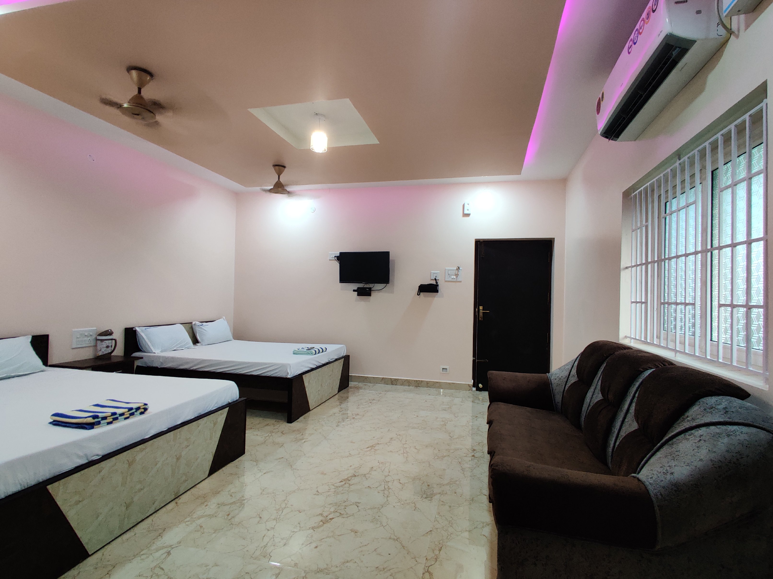 sivamurugan residency Room Type - Executive suite AC
