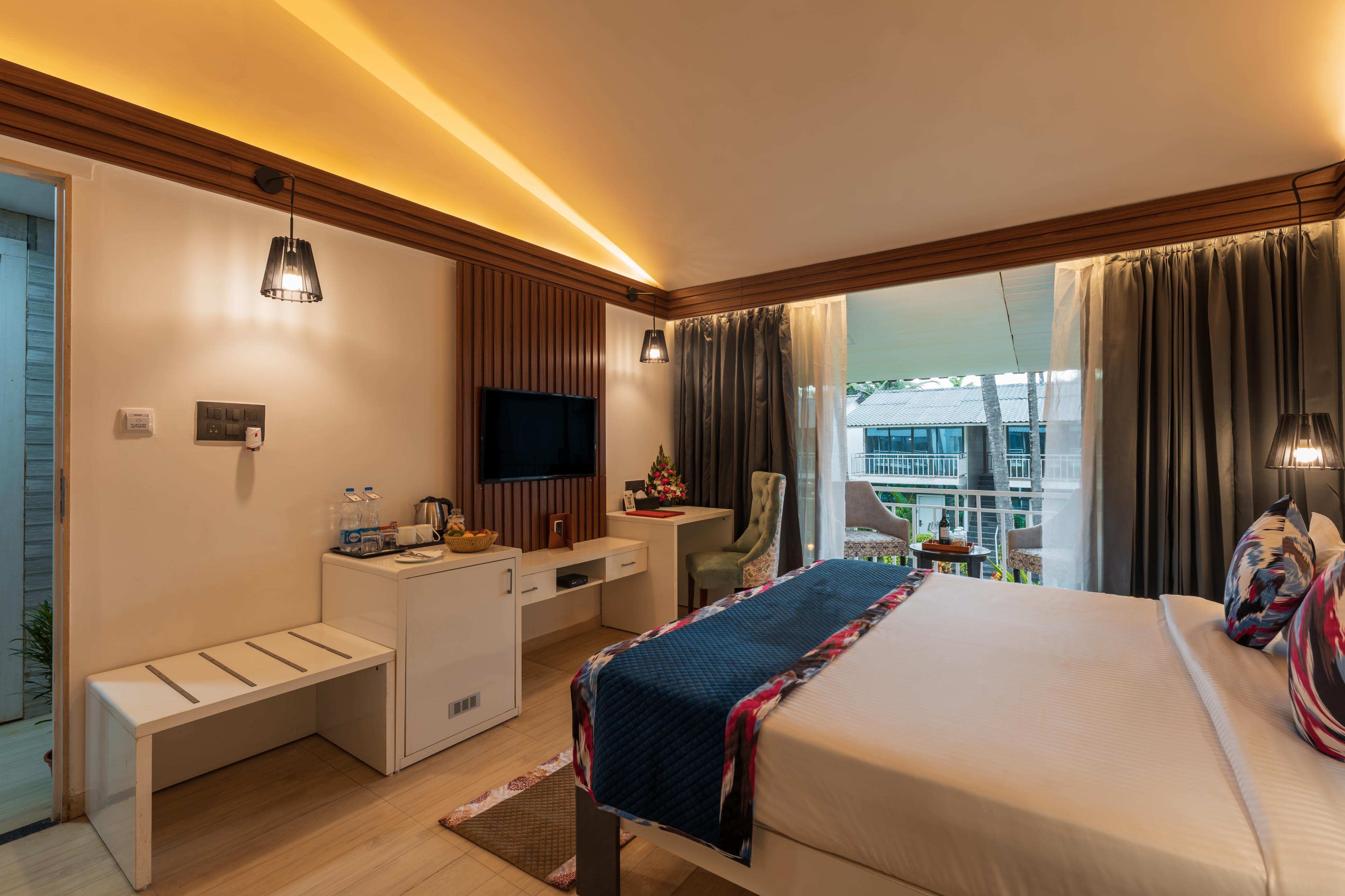 Foxoso LA Beach Resort - Tap to explore photos