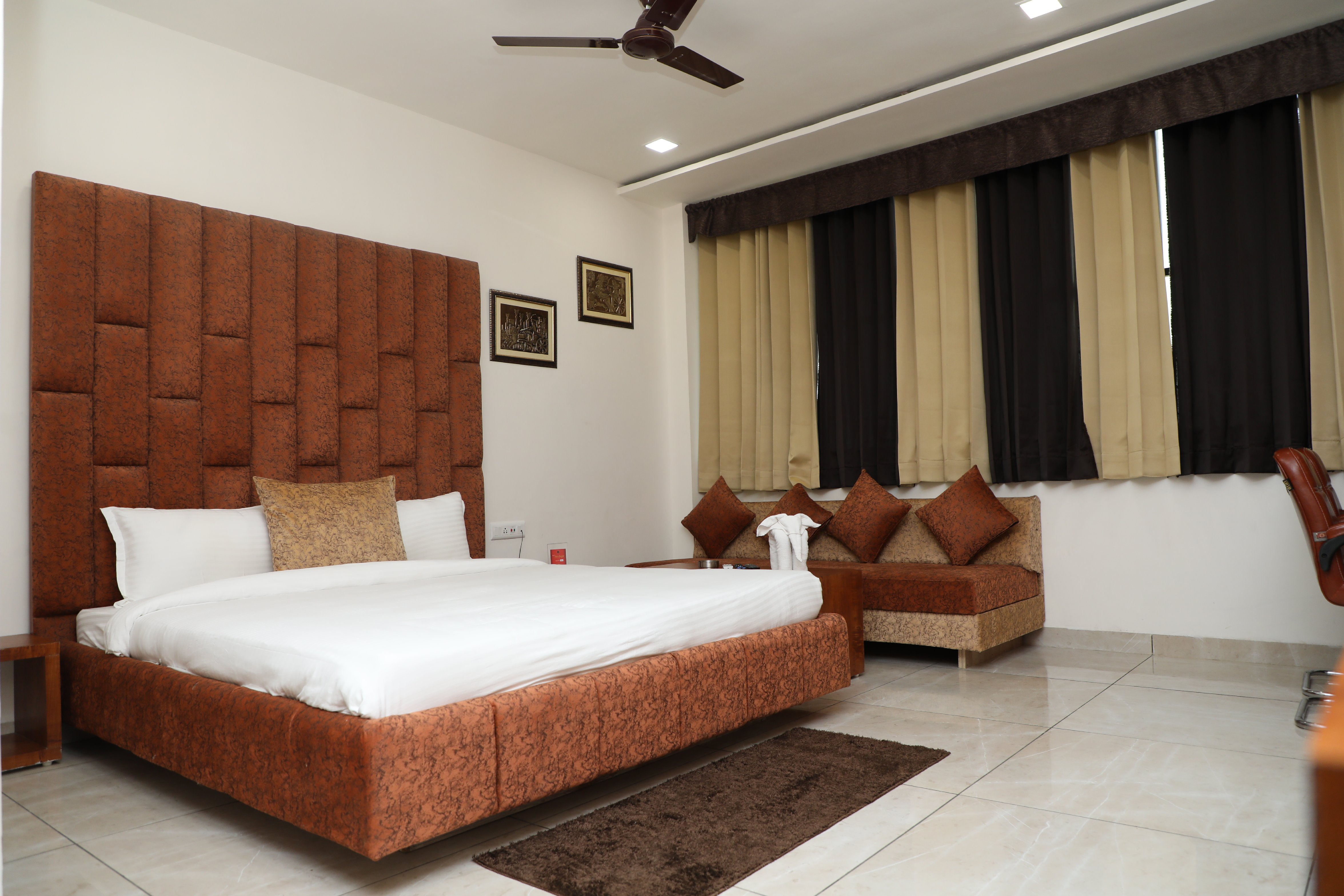 Hotel Sai Sagar Room Type - DELUXE ROOM