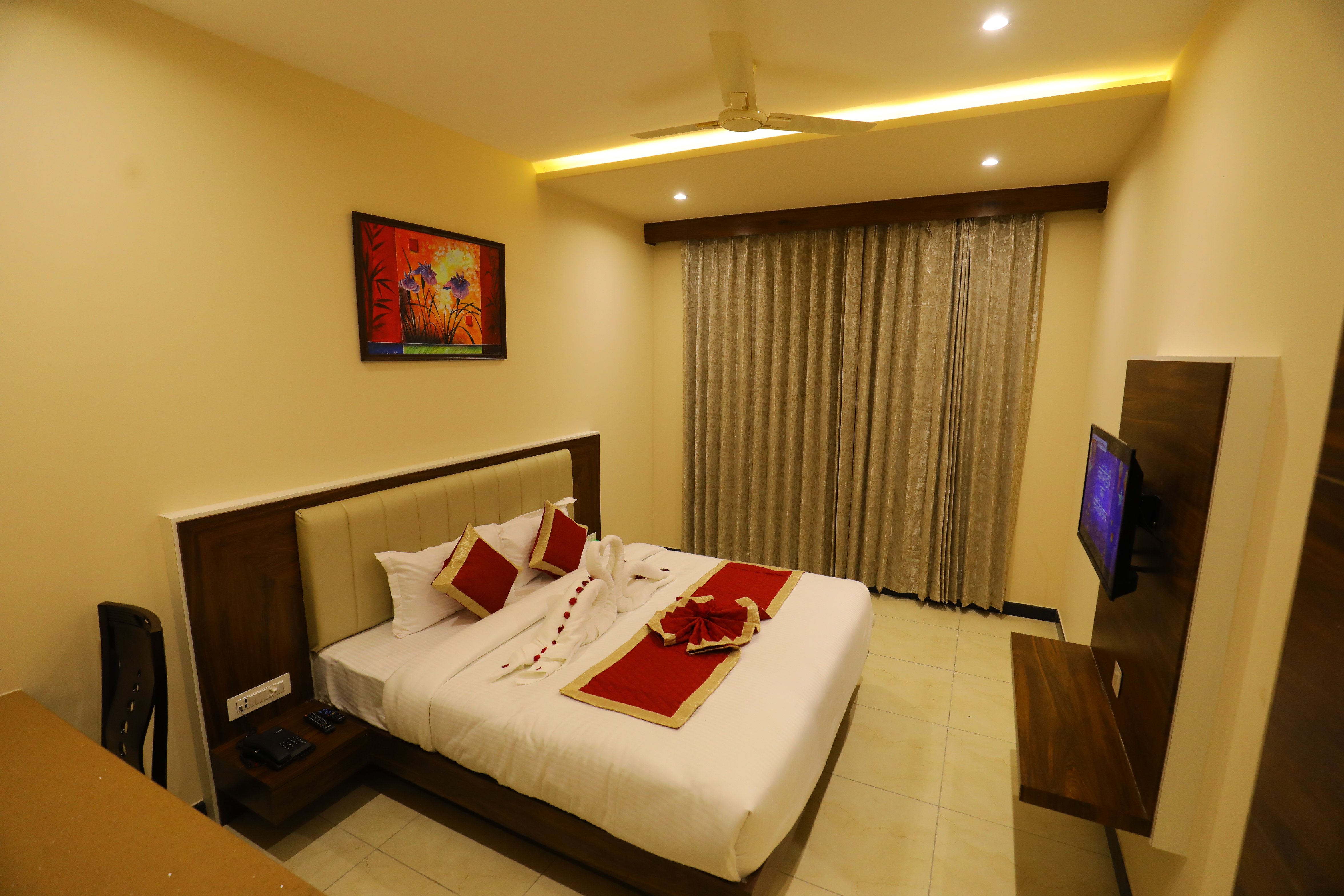 Hotel Sajjan Palace - Tap to explore photos