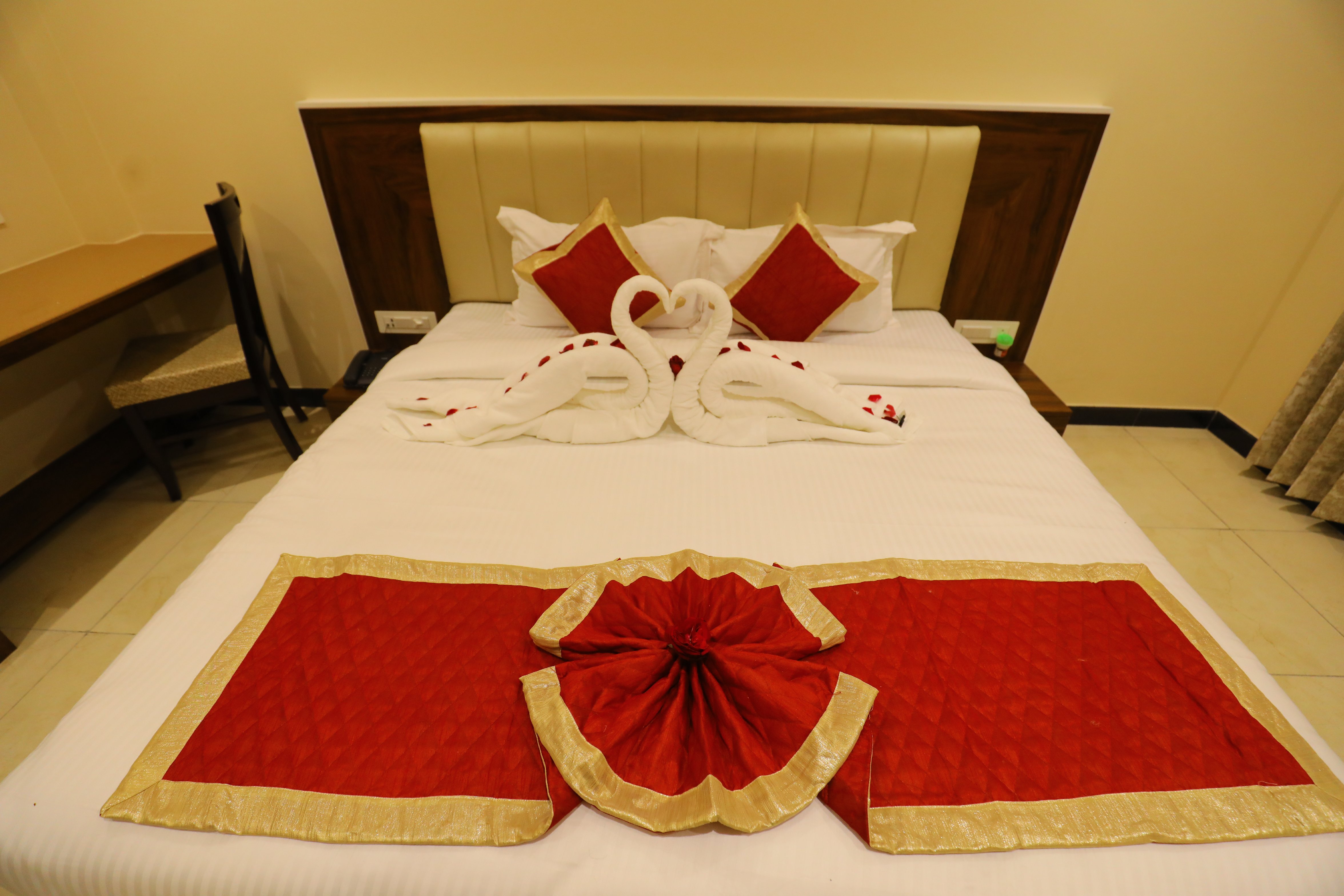 Hotel Sajjan Palace - Tap to explore photos