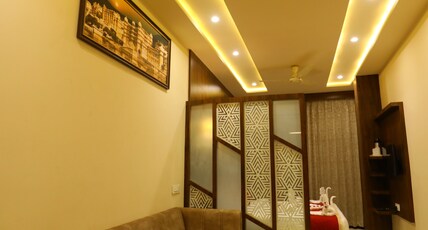 Hotel Sajjan Palace Room Type - Superior Room