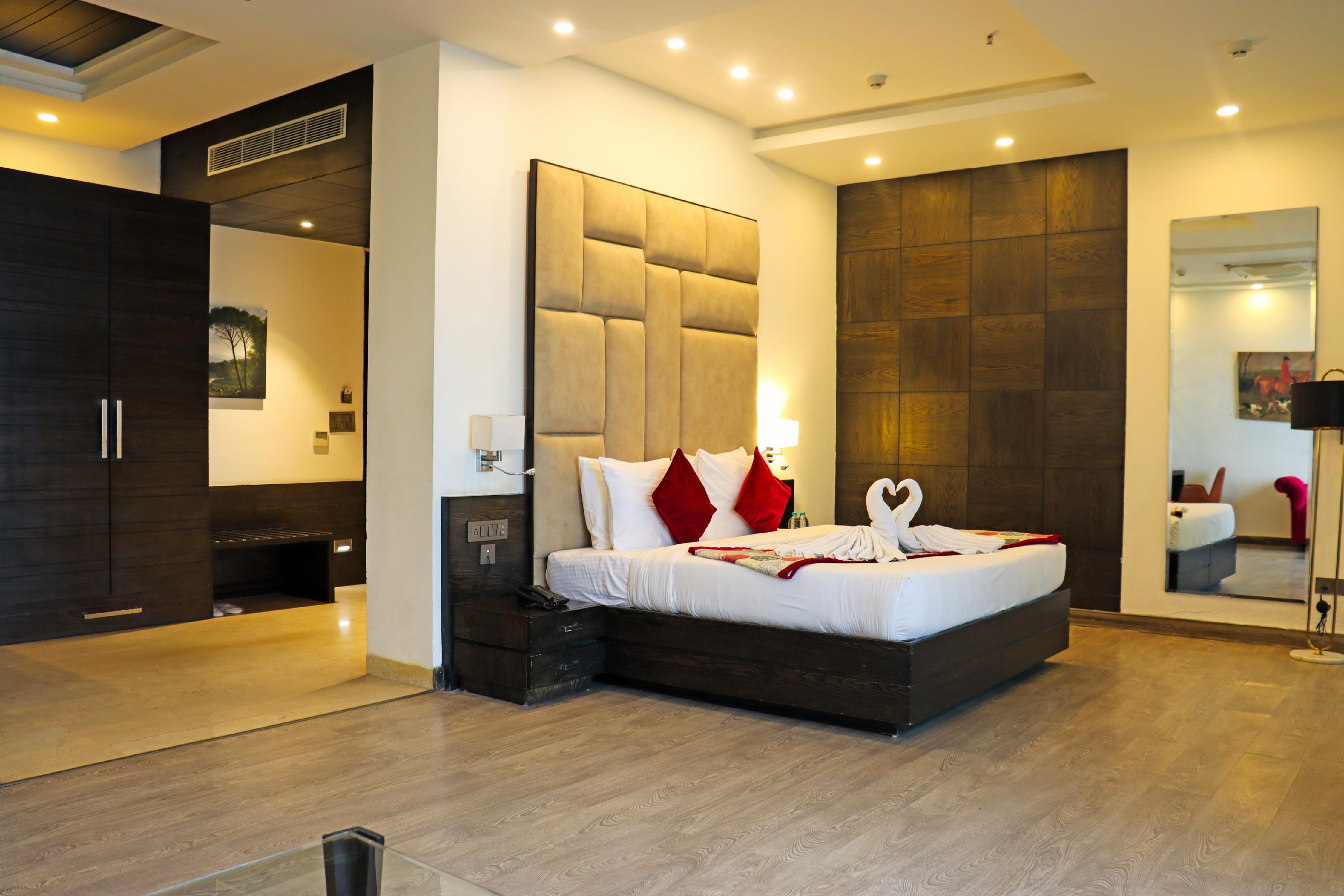 Rosetum Kasauli Room Type - King Jacuzzi Suite