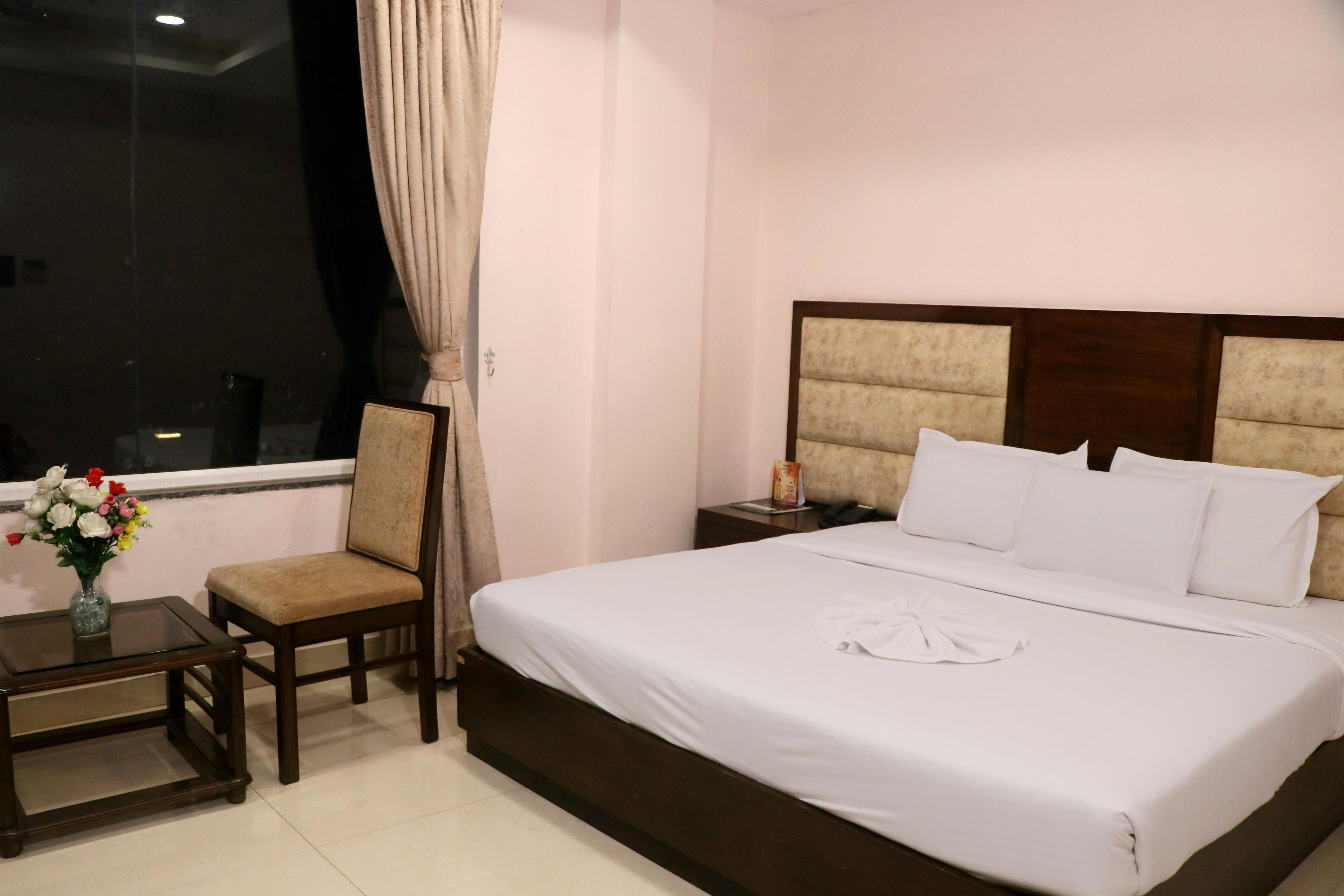 HOTEL MIDTOWN GRAND Room Type - DELUXE ROOM