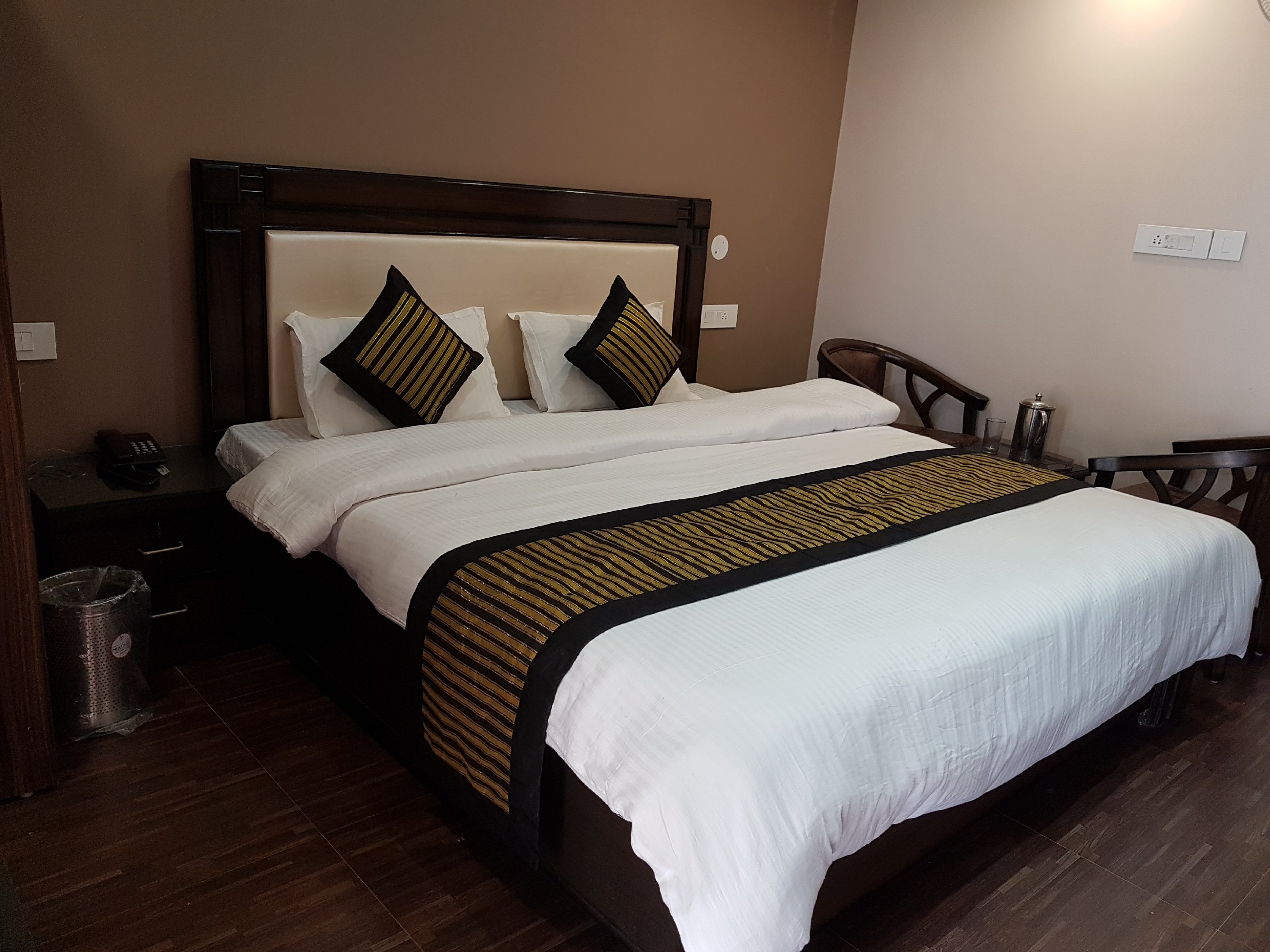 Snow Valley Homestay | Rooms with Wi-Fi - Tap to explore photos
