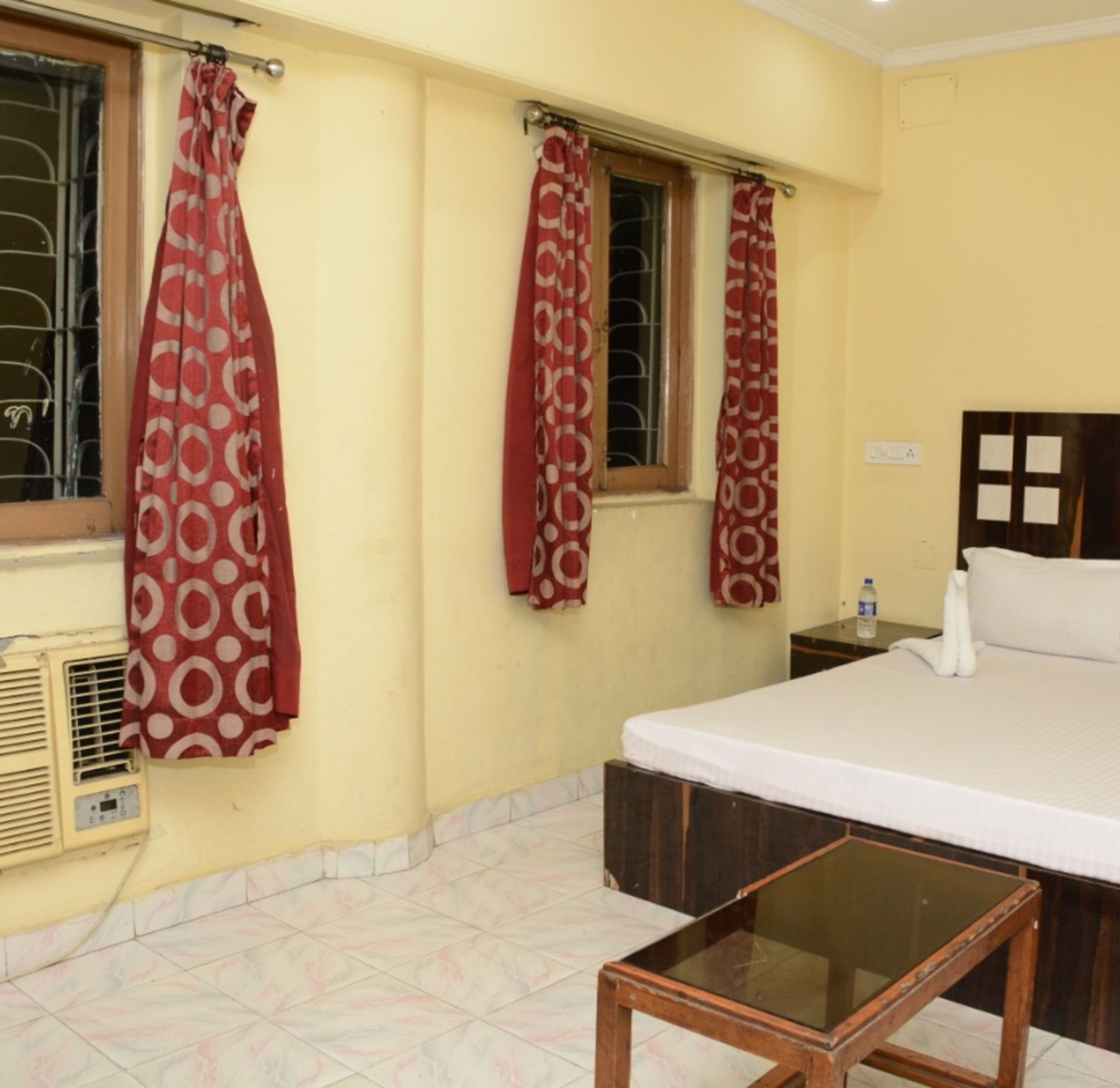 Plaza Kolkata By WB Hotels - Tap to explore photos