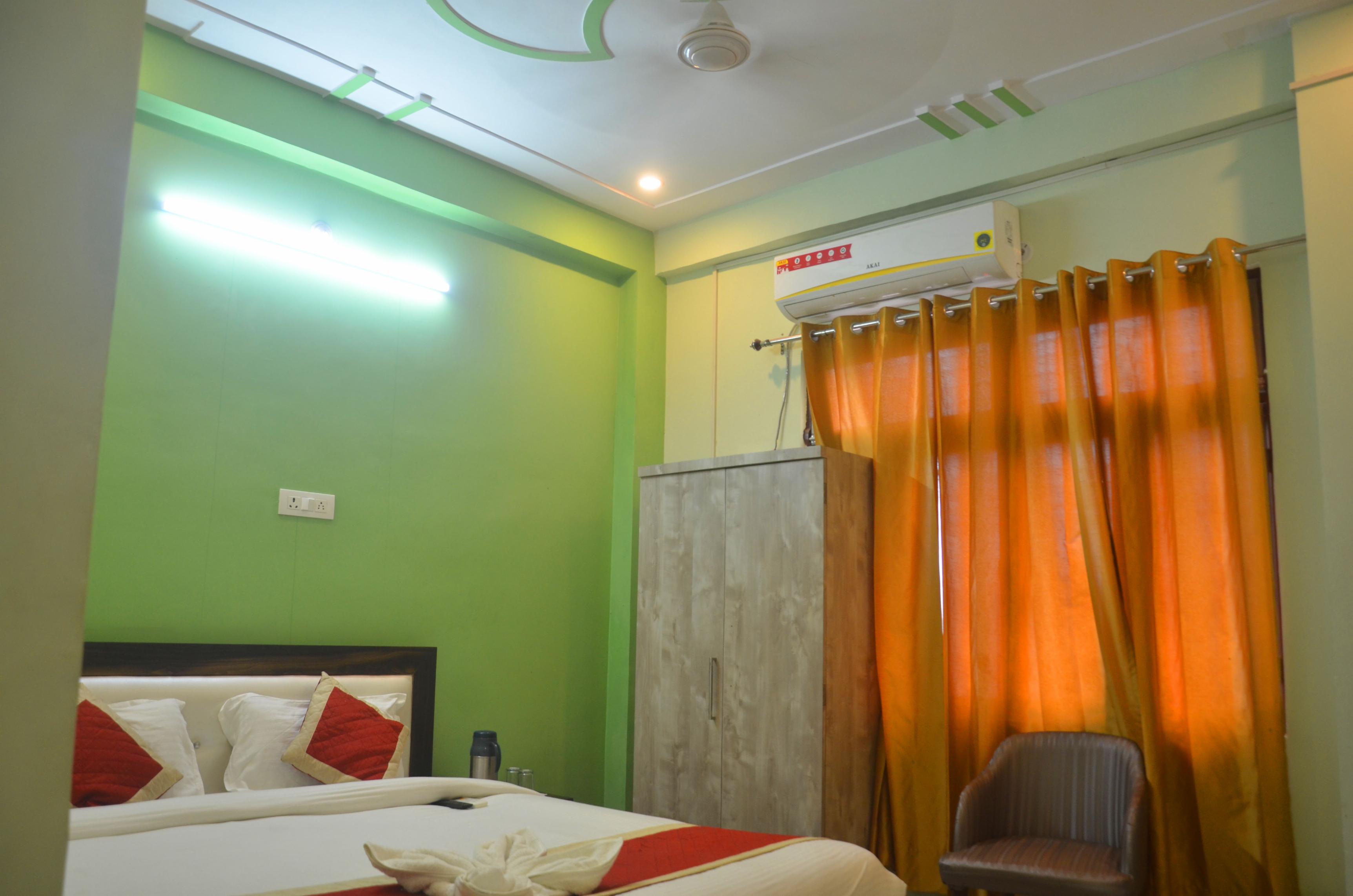 Hotel Shree Mahalaxmi - Tap to explore photos