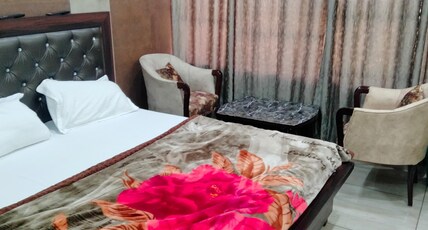 BHARAT HOTEL Room Type - Deluxe Room