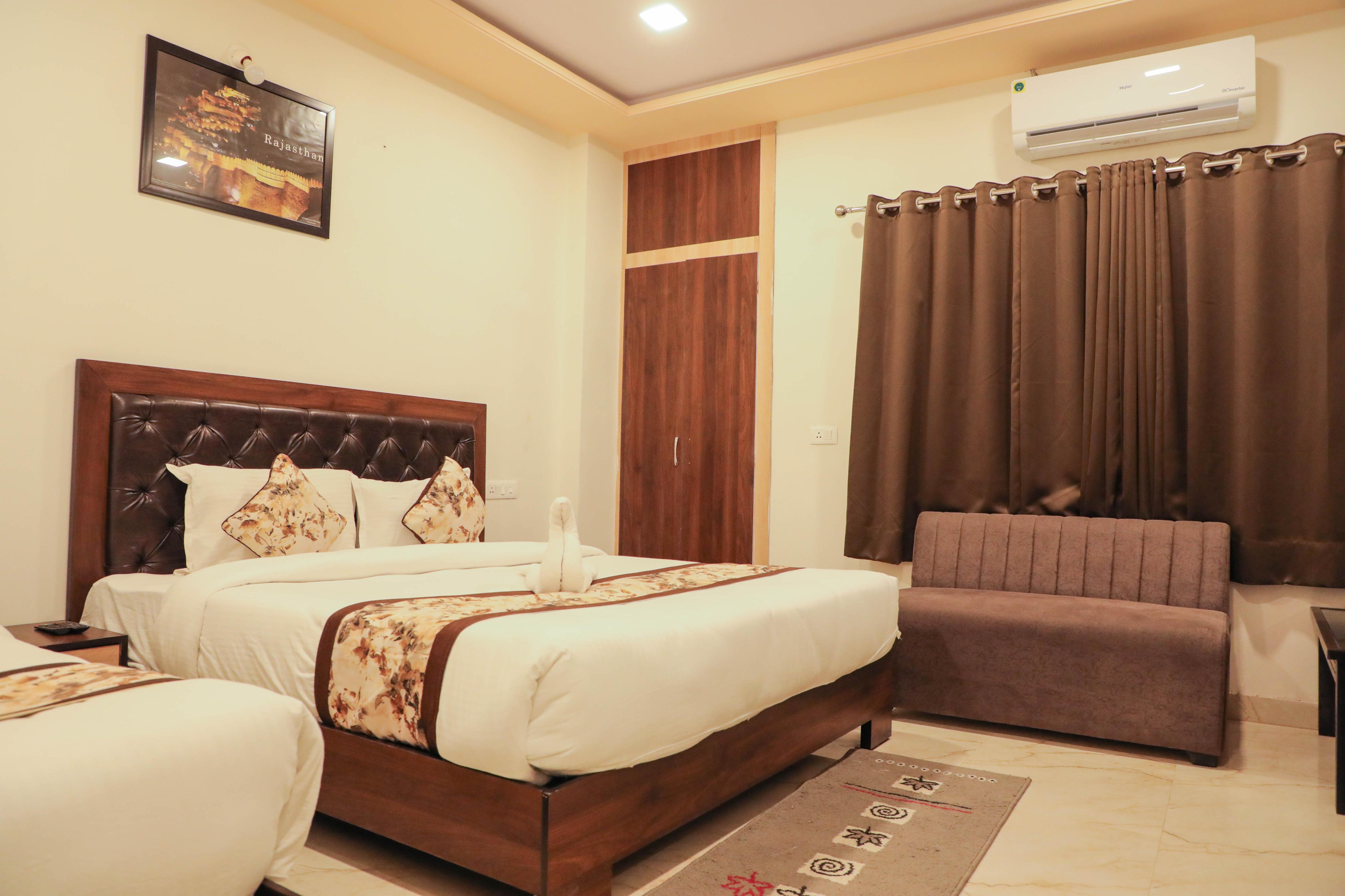 HOTEL RATNAM PALACE - Tap to explore photos