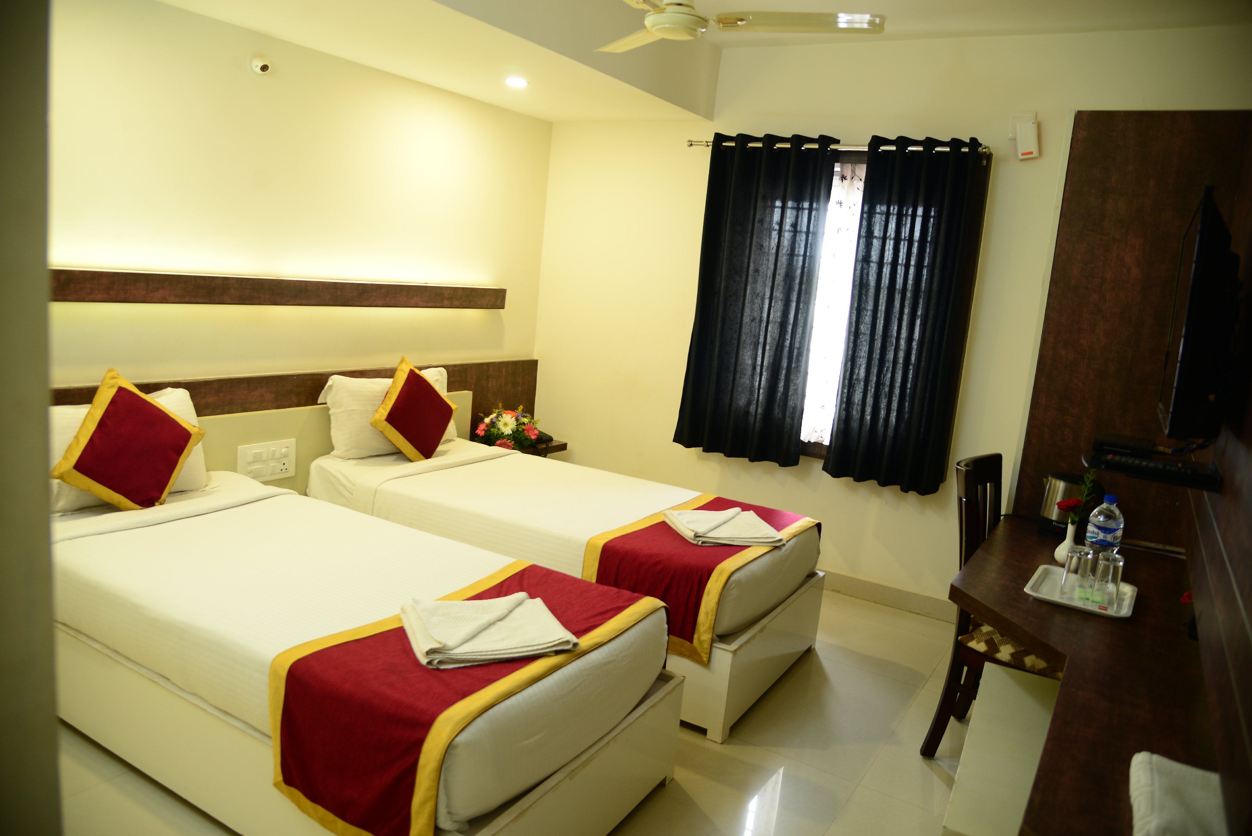 Miles INN Hotel Room Type - Standard  Room ( Twin Bed)