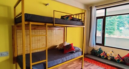 Safar Hostel Manali Room Type - Bed in a 4 bed mixed dormitory - Free activities