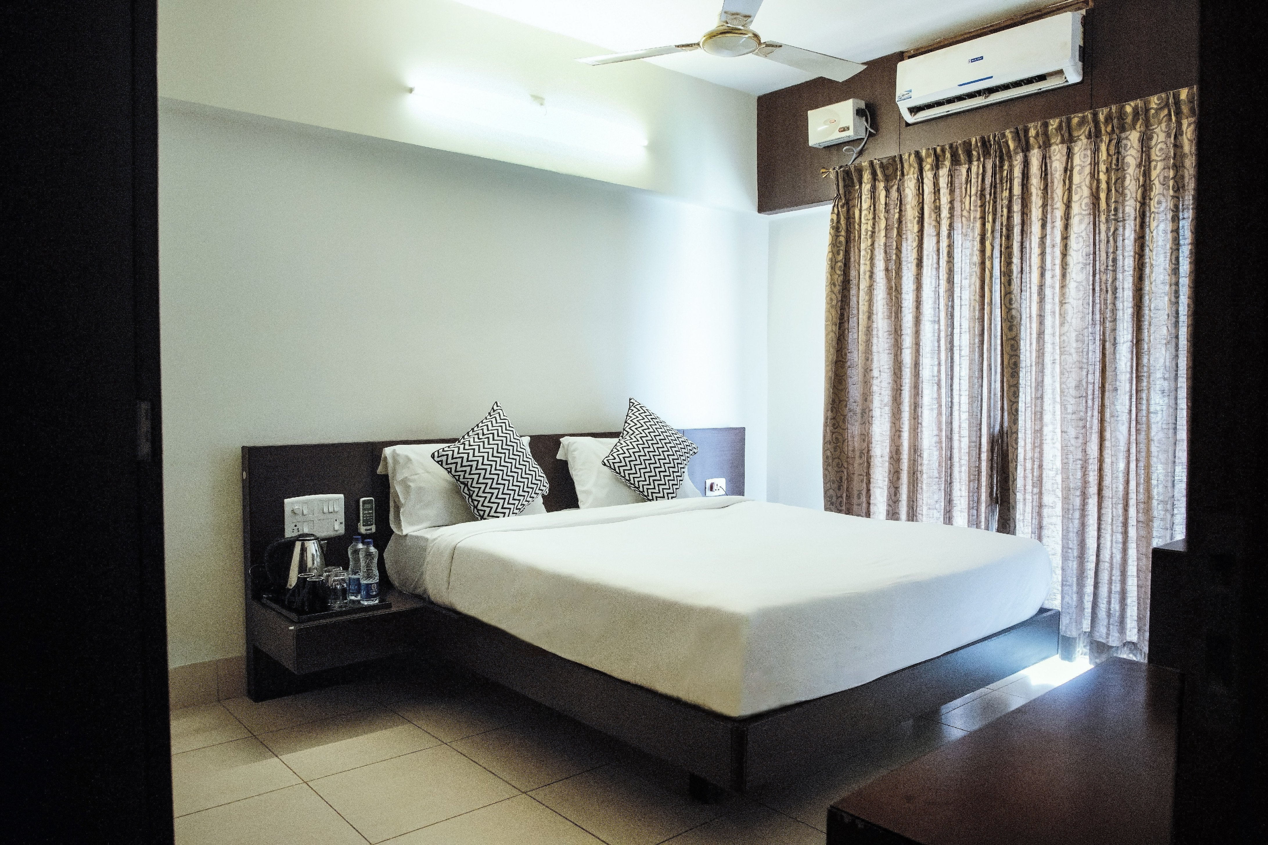 Pratham Inn by DOWNTOWN HOTEL Room Type - Superior Room AC