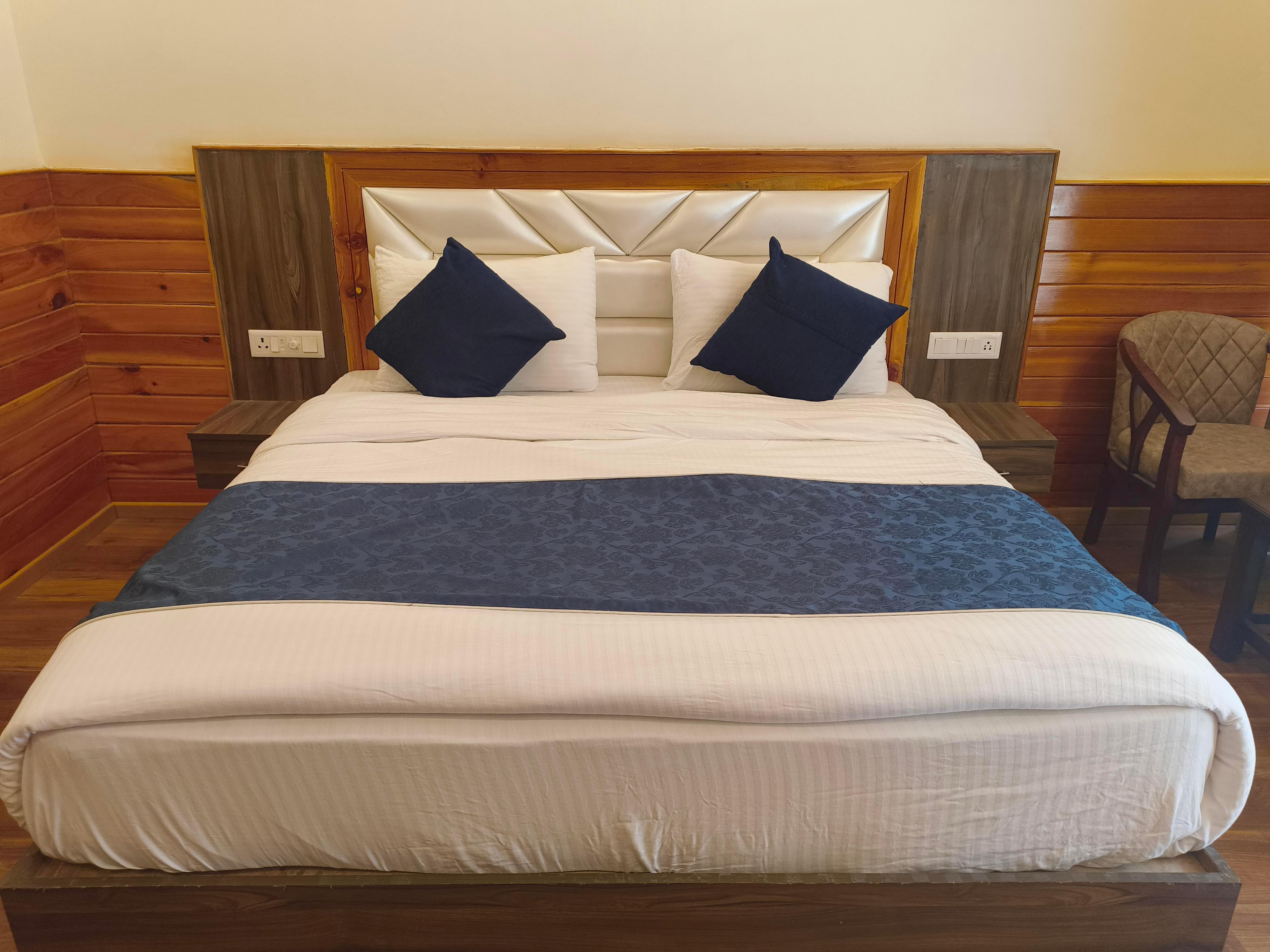 Symphony Woods Resort Tirthan Room Type - Standard Room without Balcony mountain view Symphony Woods Resort Tirthan Room Type - Standard Room without Balcony mountain view