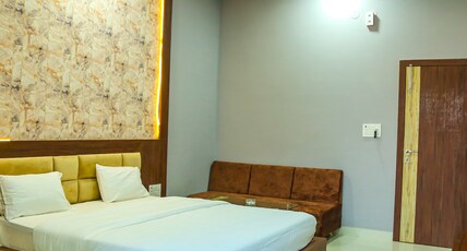 Aashirwad Hotels & Resort Room Type - Deluxe Room