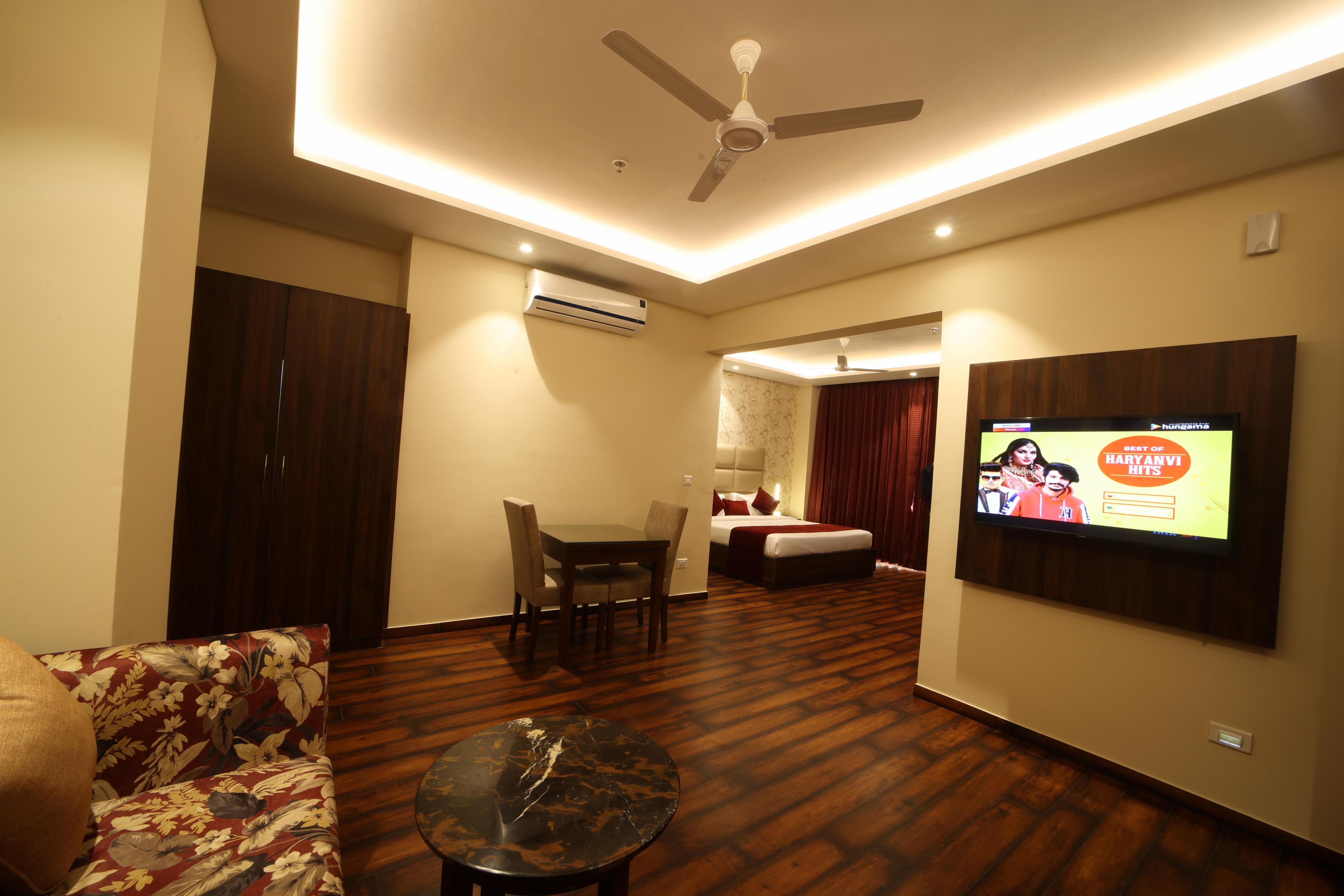 The Vilana Hotel @ 800m from Triveni Ghat - Tap to explore photos