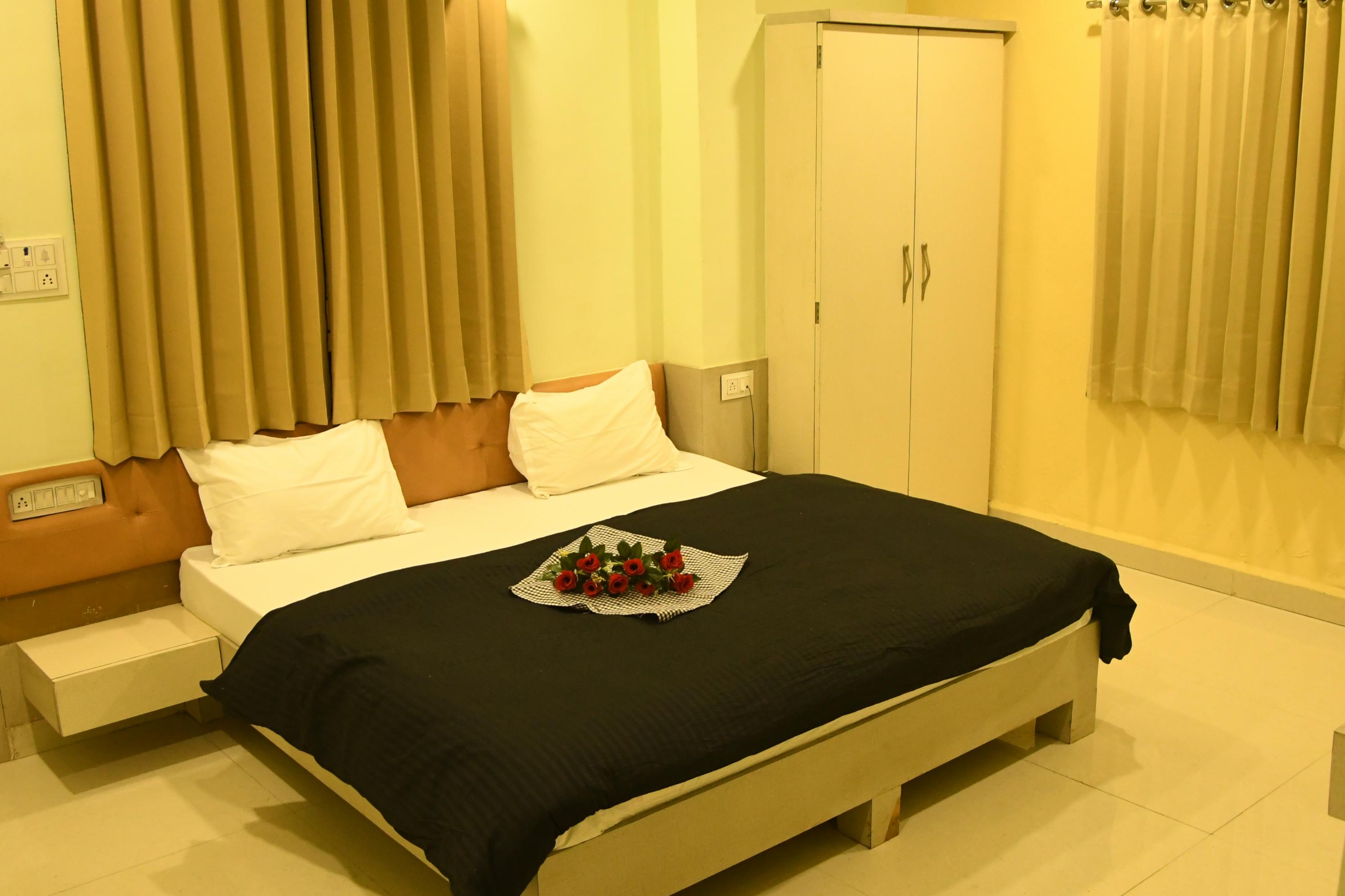 Hotel Bhavna - Tap to explore photos