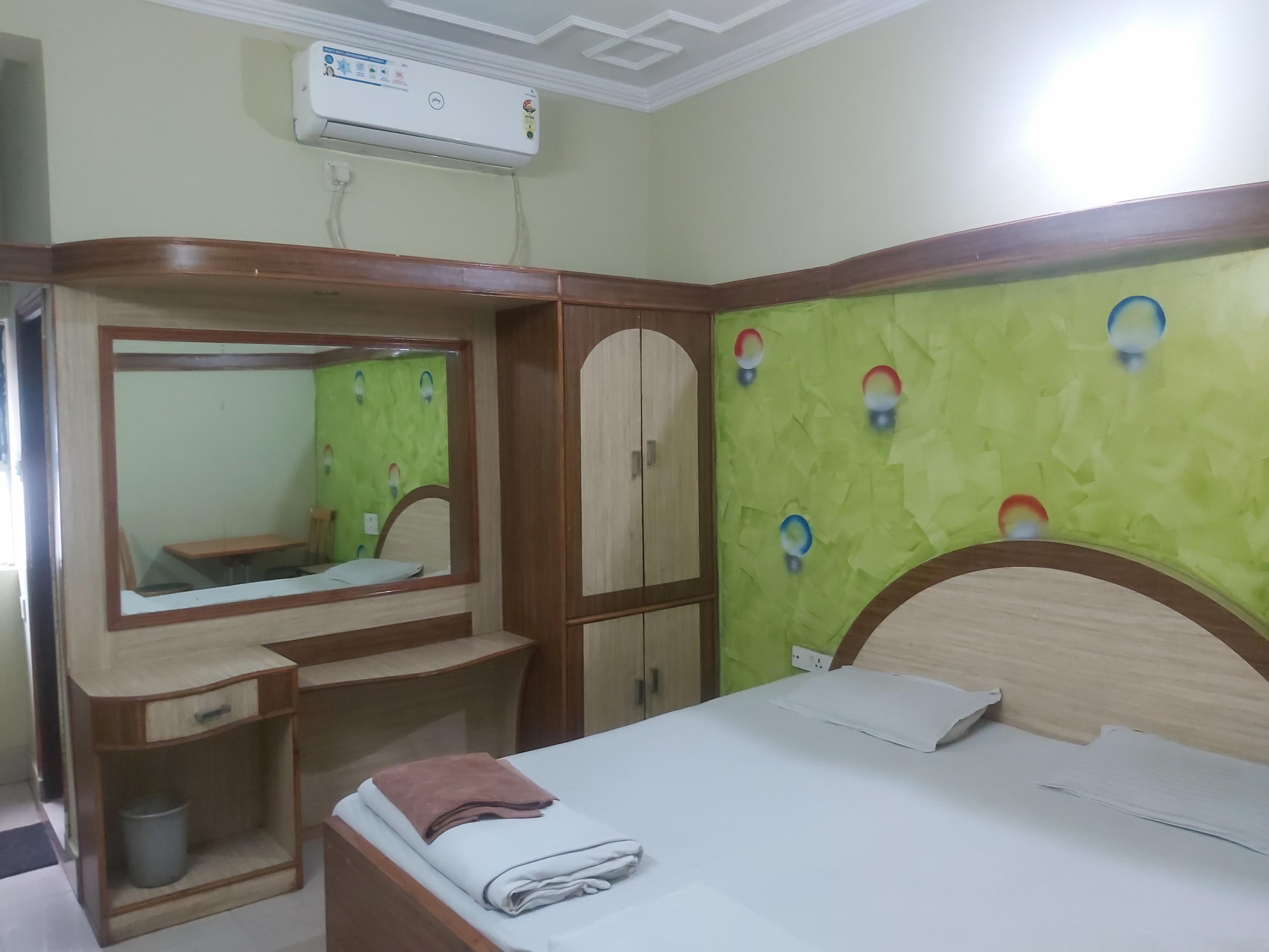 Hotel New Mayur - Tap to explore photos