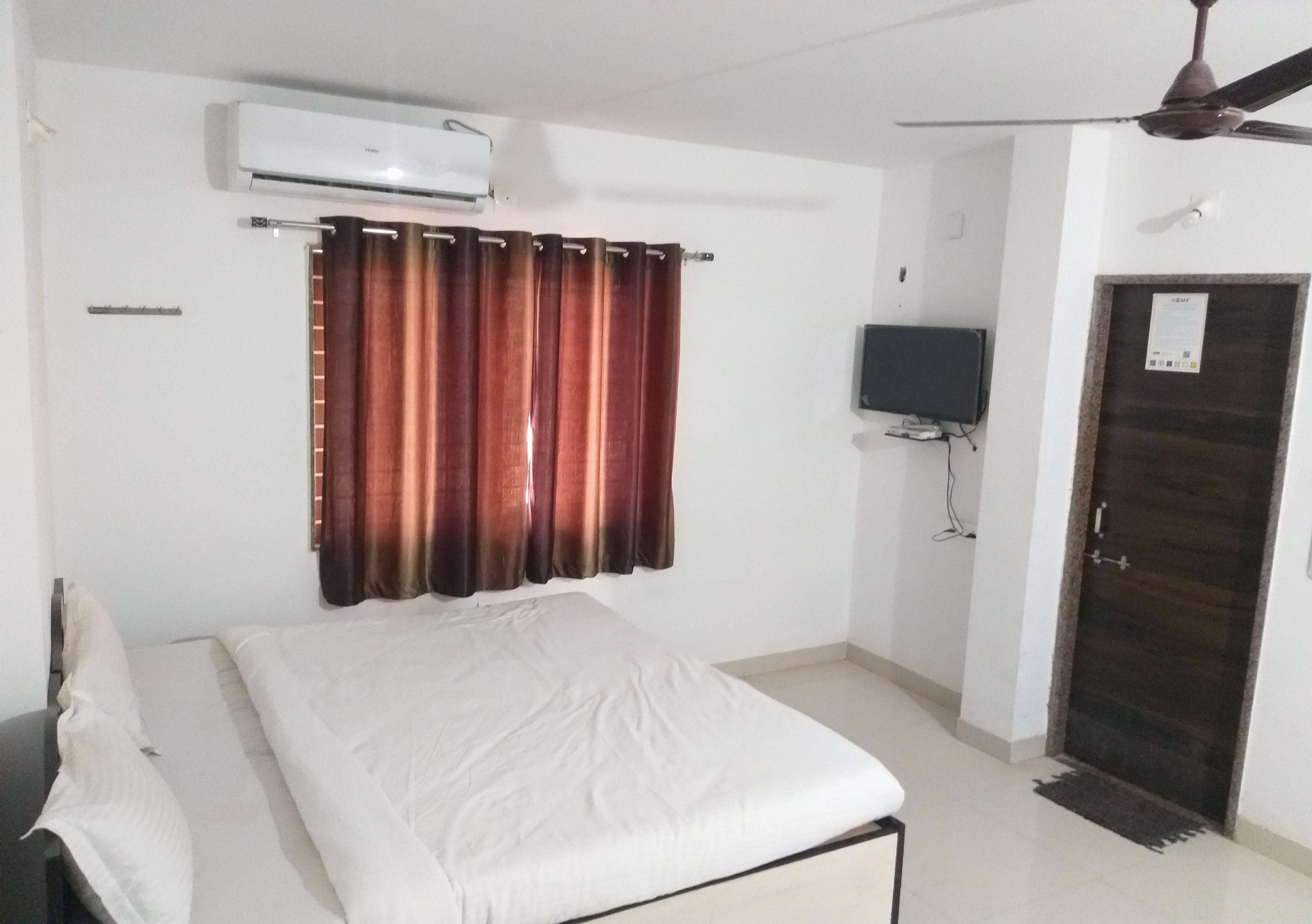 HOTEL RAJESHWARI - Tap to explore photos