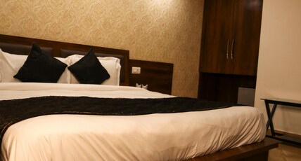 Hotel Aman By Skyma(Lake View) Room Type - Premium Room
