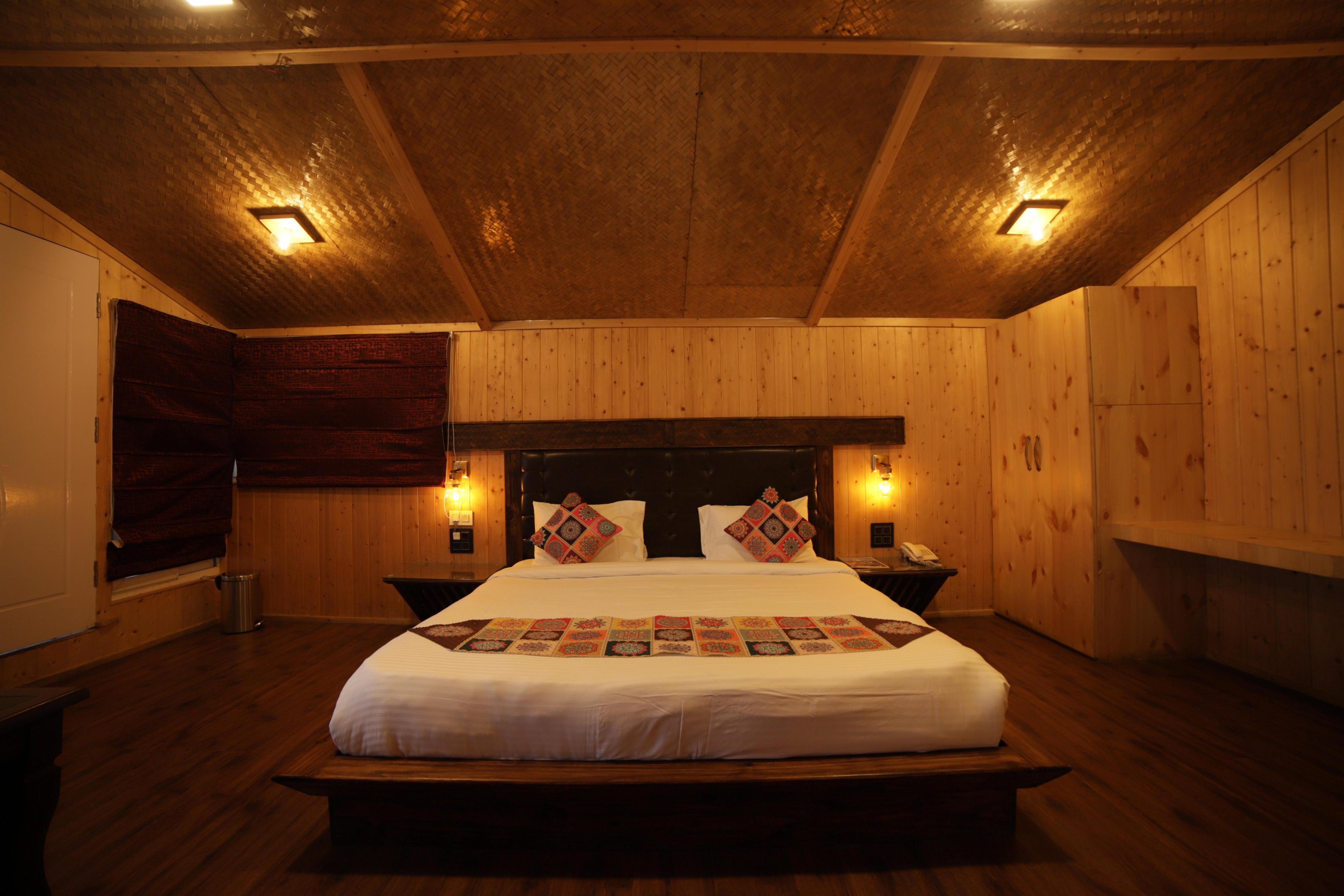 Hotel Aman By Skyma(Lake View) Room Type - Lake View Rooftop Cottage