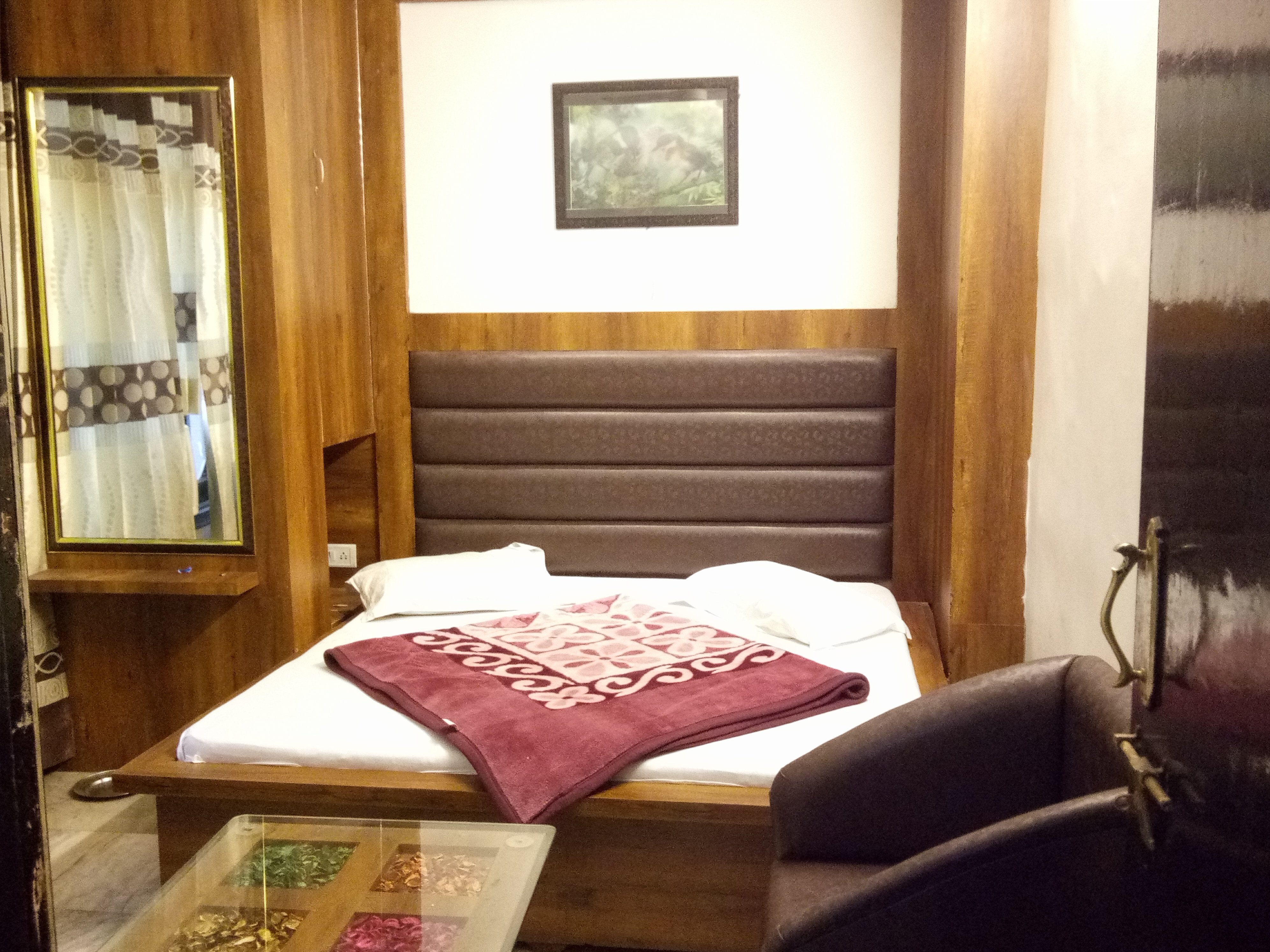 Royal Fort - Tap to explore photos